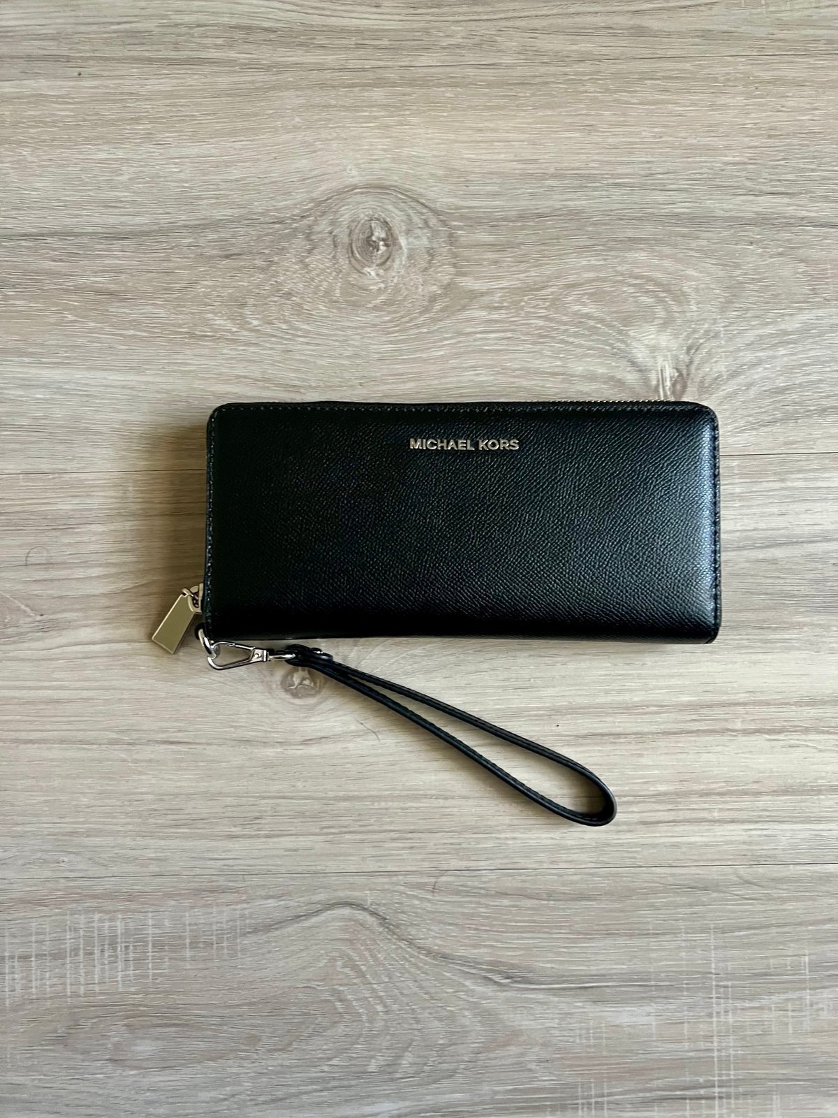michael kors wristlet clutch