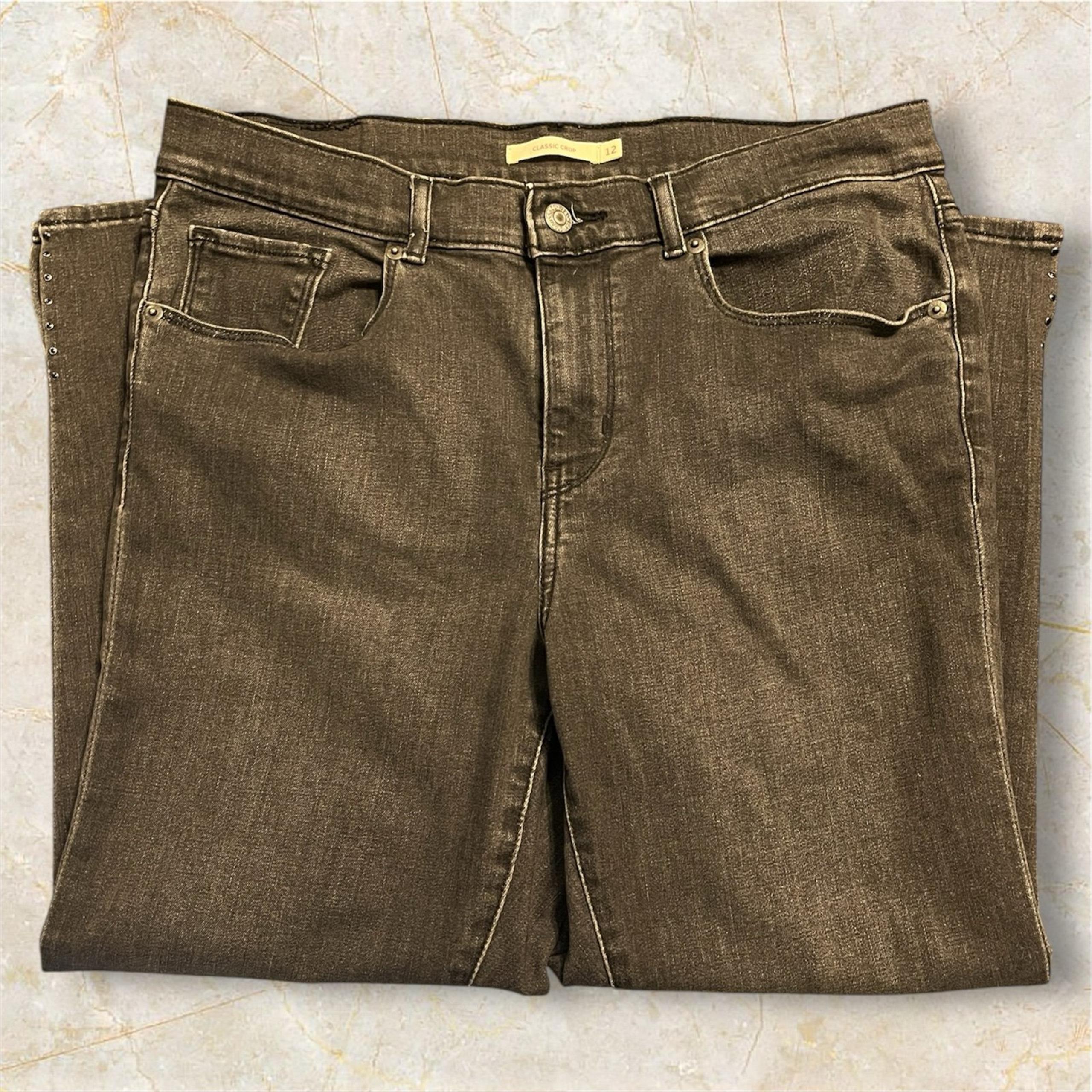Women’s Levi cropped jeans charcoal wash w/ stud accents size 12