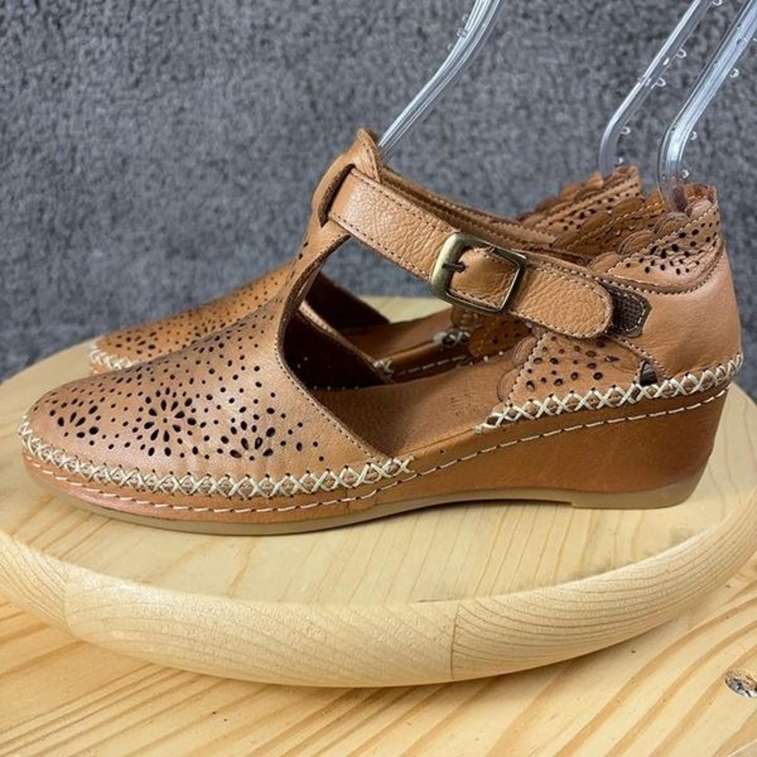 Spring Step Sandals Womens 8 Brown Leather Wedge Heel T-Strap Perforated Shoes