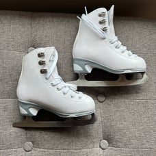 Girls Jackson Ultimate Finesse Ice Figure Skates J11 like new