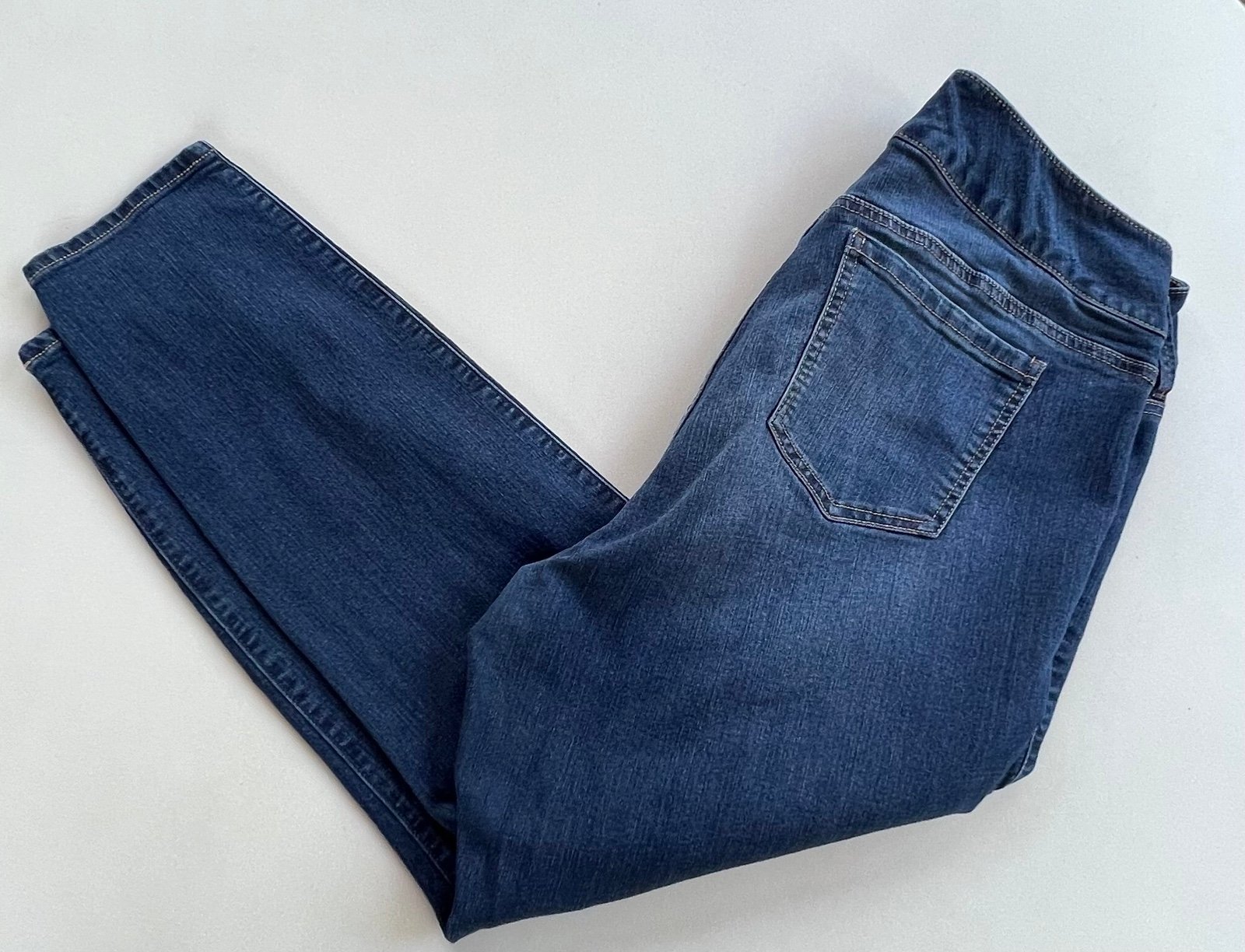 TORRID PREMIUM | women’s distressed BOYFRIEND denim jeans. Size: 20