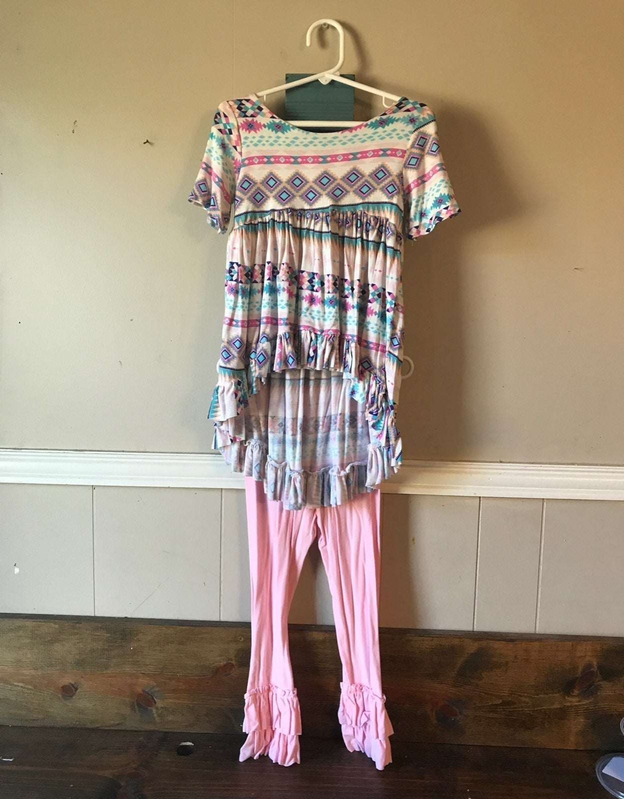 Top and ruffled leggings
