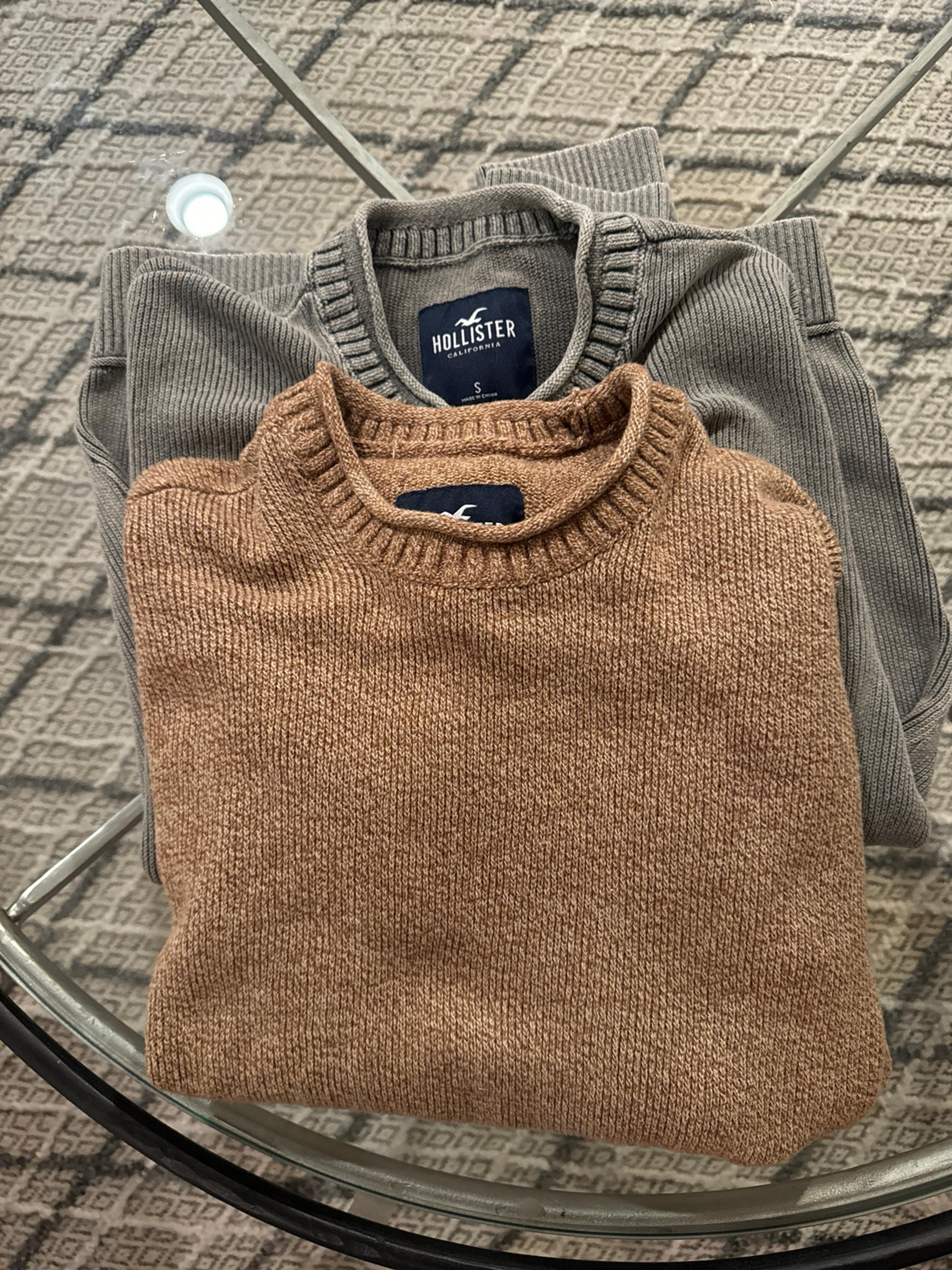 2 hollister sweaters