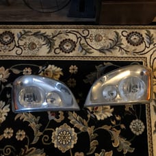 2017 freightliner cascadia headlights