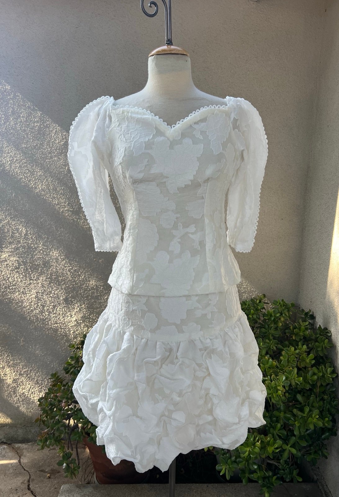 Adorable skirt top set textured chiffon fabric ruffles white Small ,