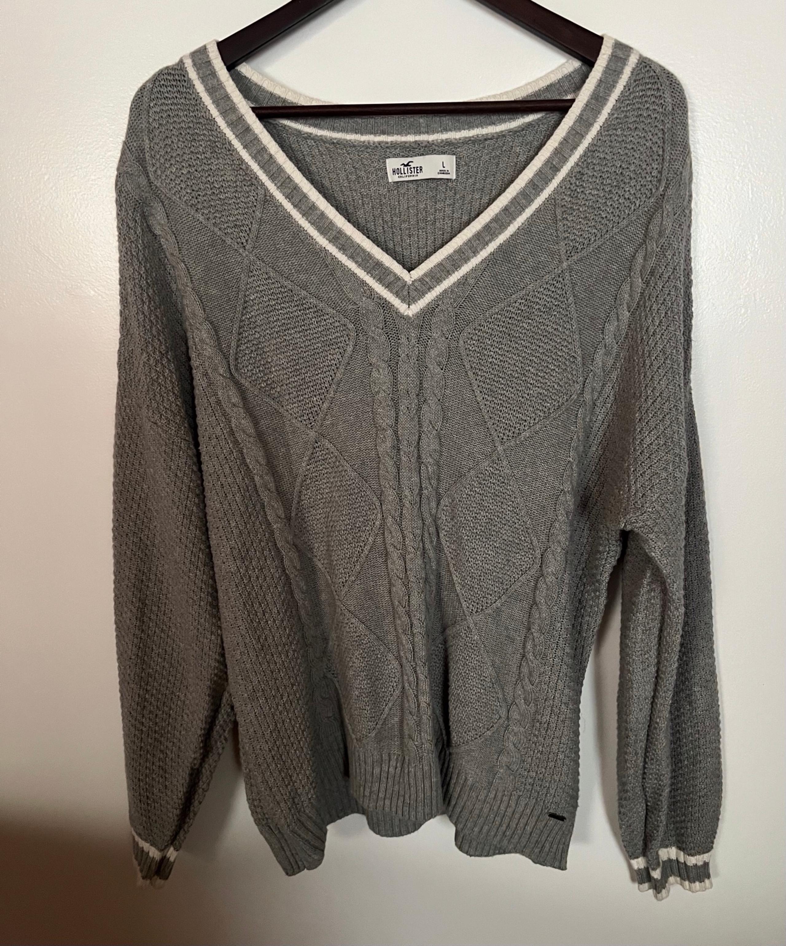 Hollister V Neck Sweater Grey/ White Women’s Size Large