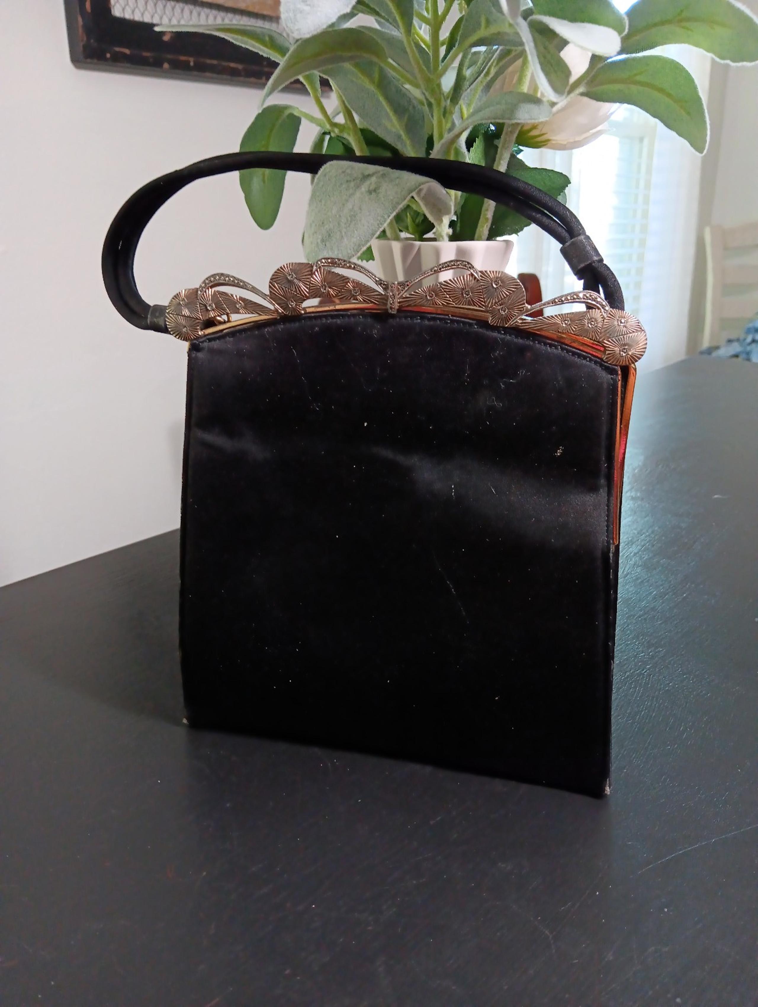 Vintage Koret kiss lock clutch/handbag Purse