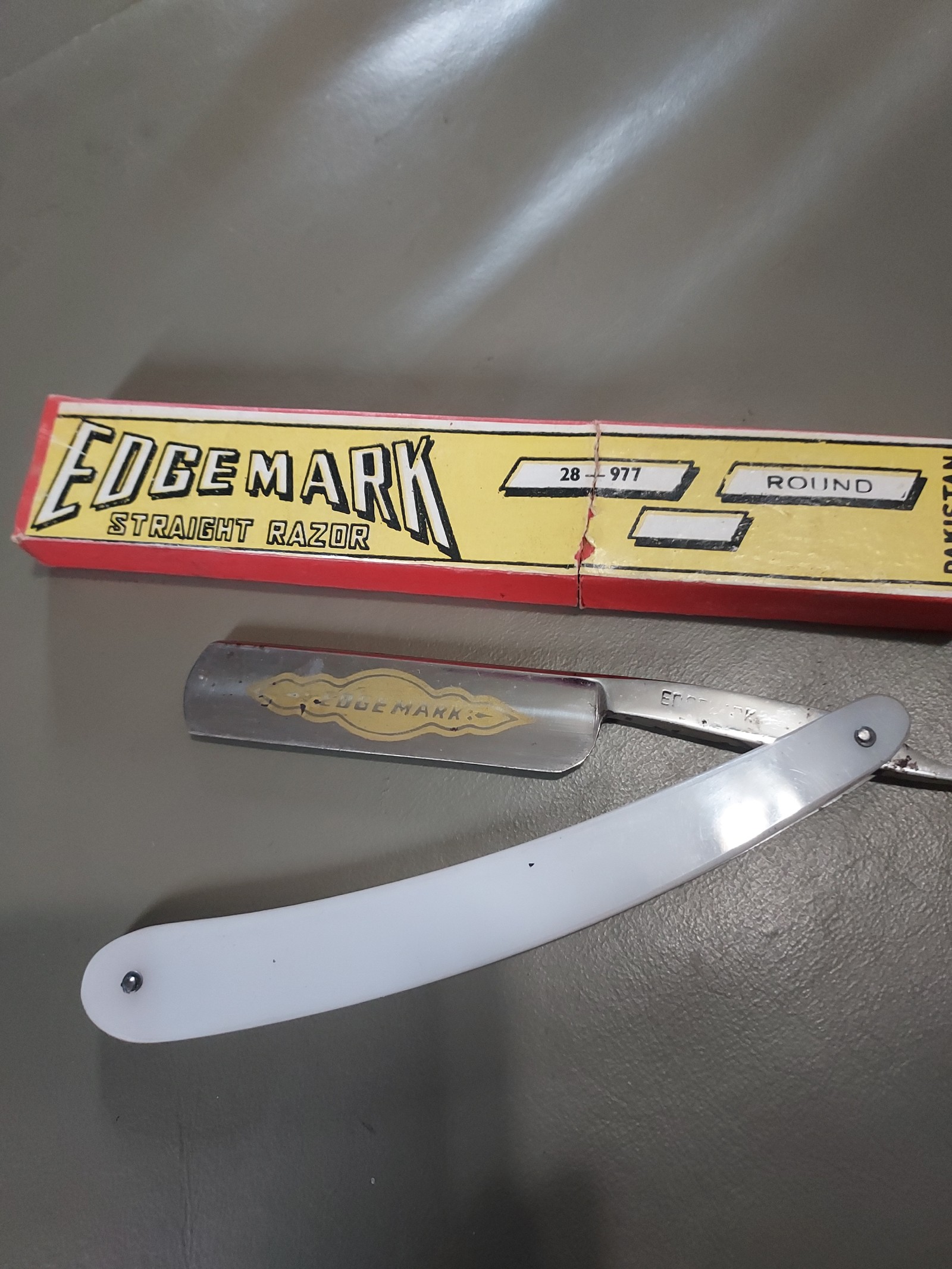 Vintage edgemark straight razor 28-977 round straight razor