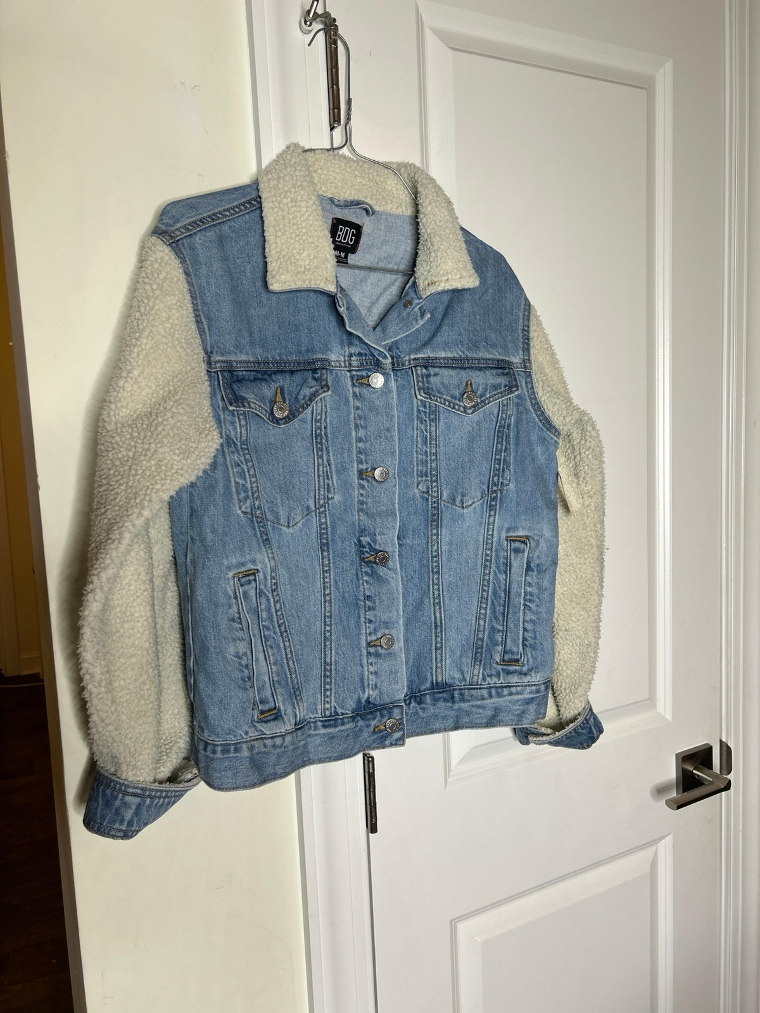 Urban Outfitters BDG Denim Jean Jacket Womens Size Medium Fleece Sleeves Trucker