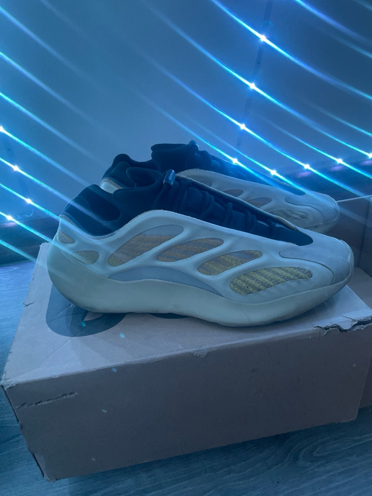 Yeezy 700 v3