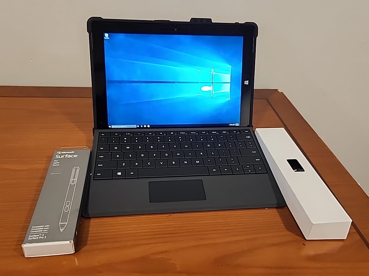Microsoft Surface 3 Model 1645 FHD x7-Z8700 4GB RAM 64GB SSD Windows 10 Pro