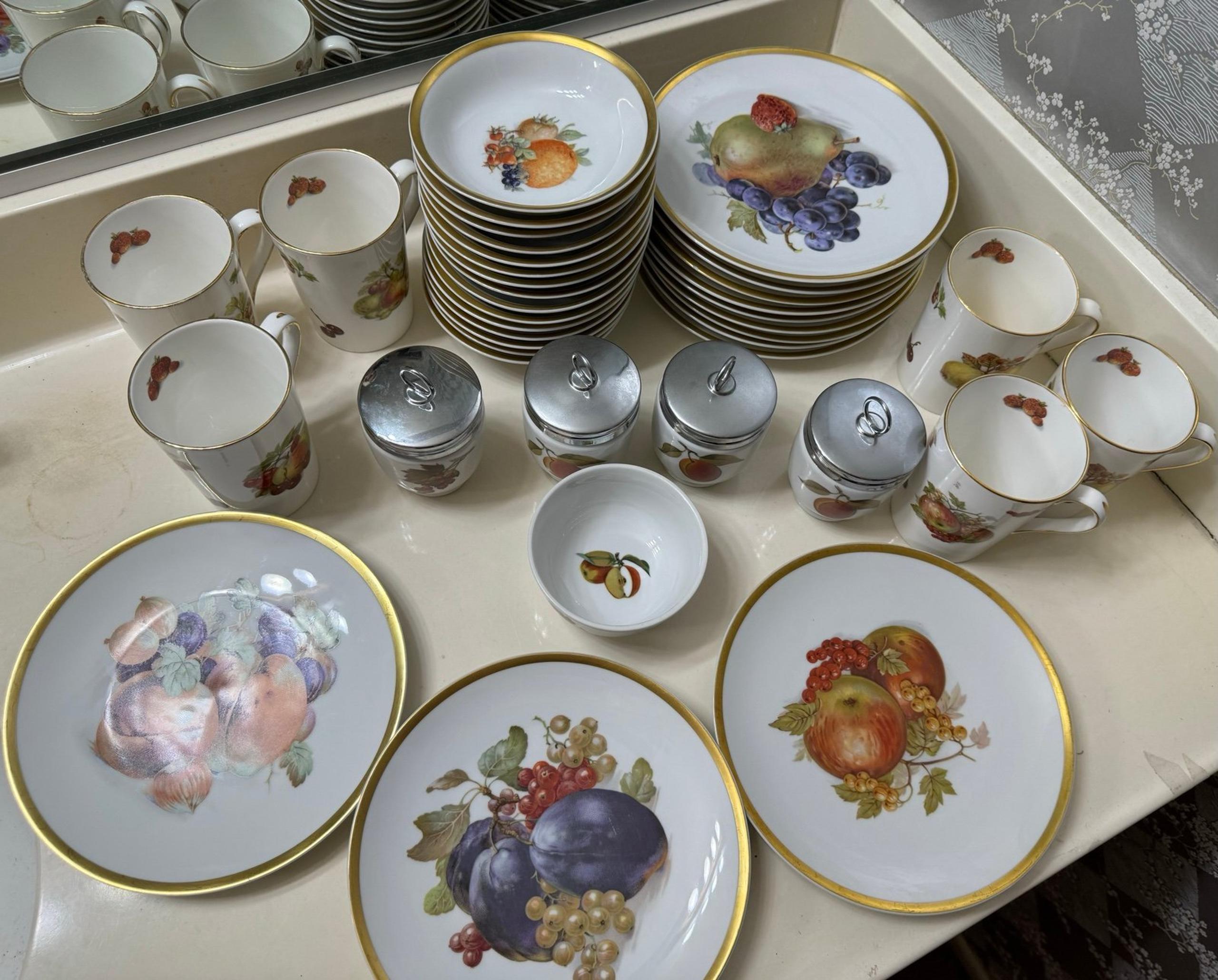 Royal Worcester Evesham China Set egg coddler plate saucer tea cup bundle orchar