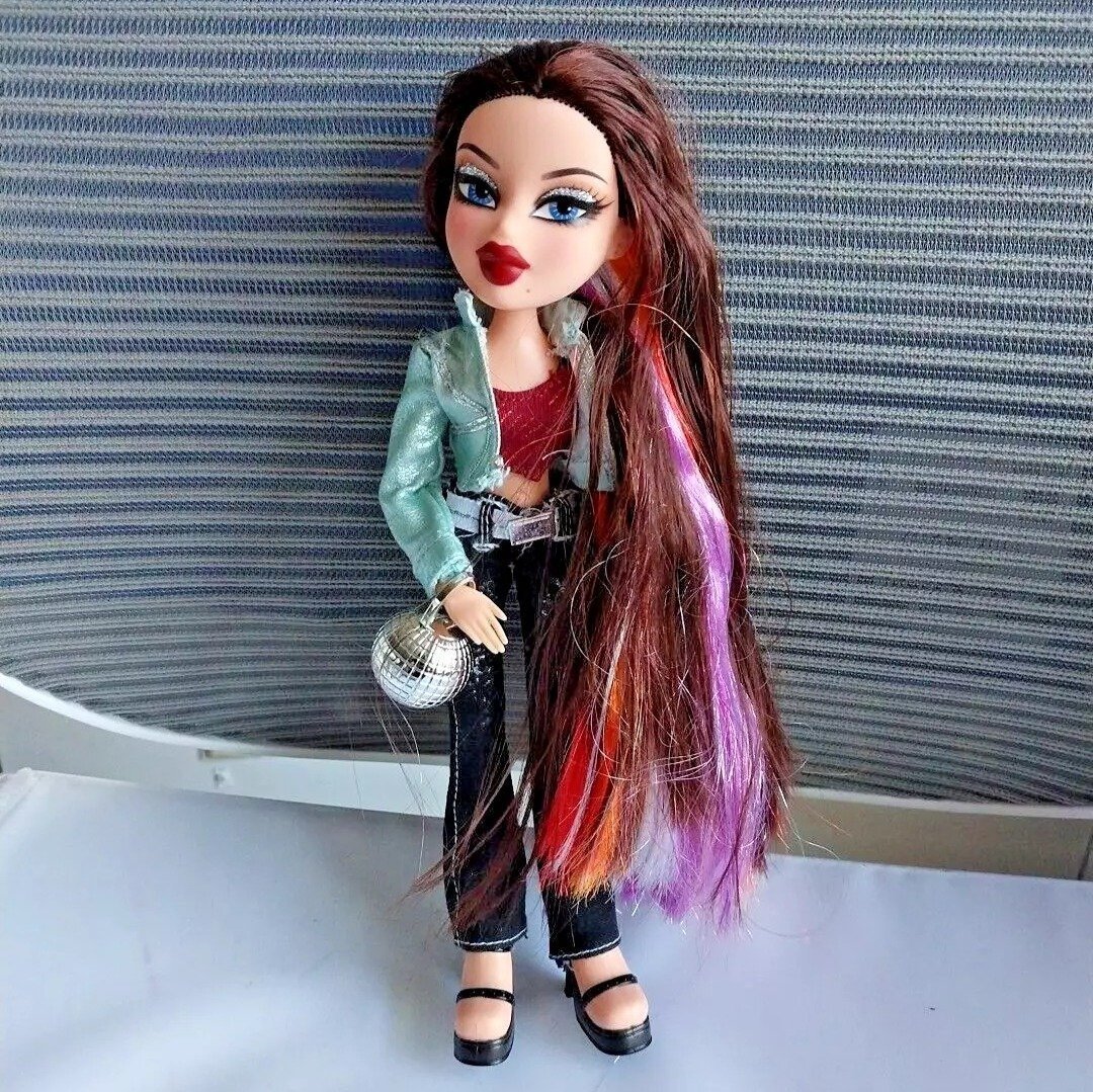 Roxxi Bratz Doll Restyled Jacket Crop Top Jeans Purse Sandals Articulated