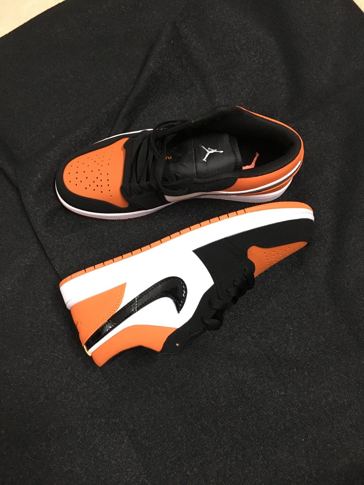 Size us9.5 air jordan 1 low shattered backboard
