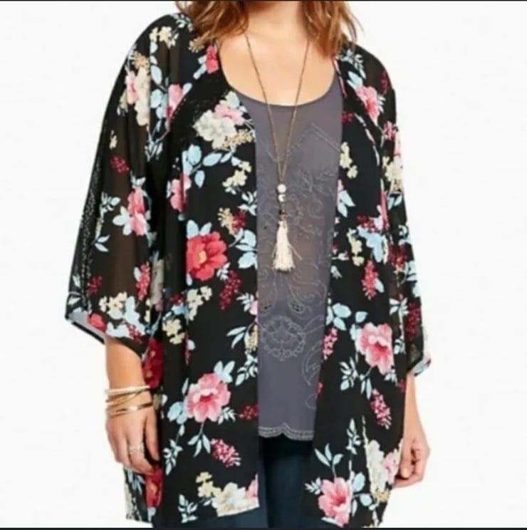 Torrid size 0/1 (L/XL) floral lace sheer kimono