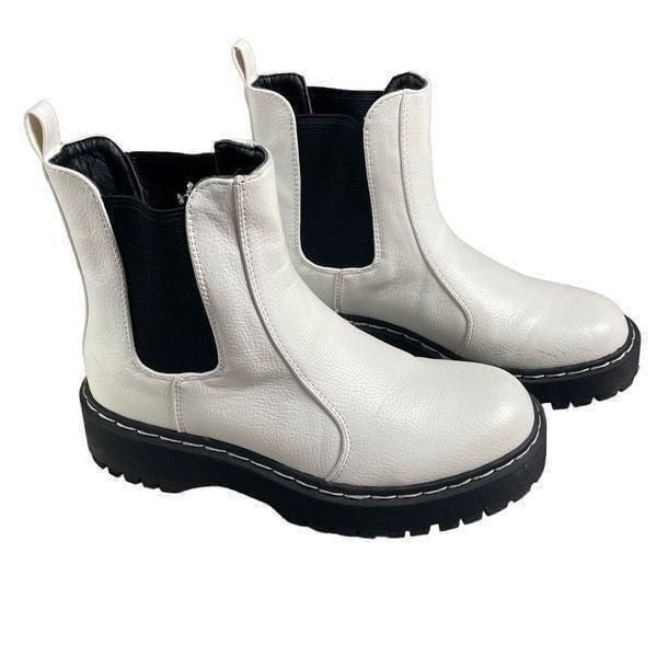Sincerely Jules White Slip on Hippie Chelsea Boots Size 6