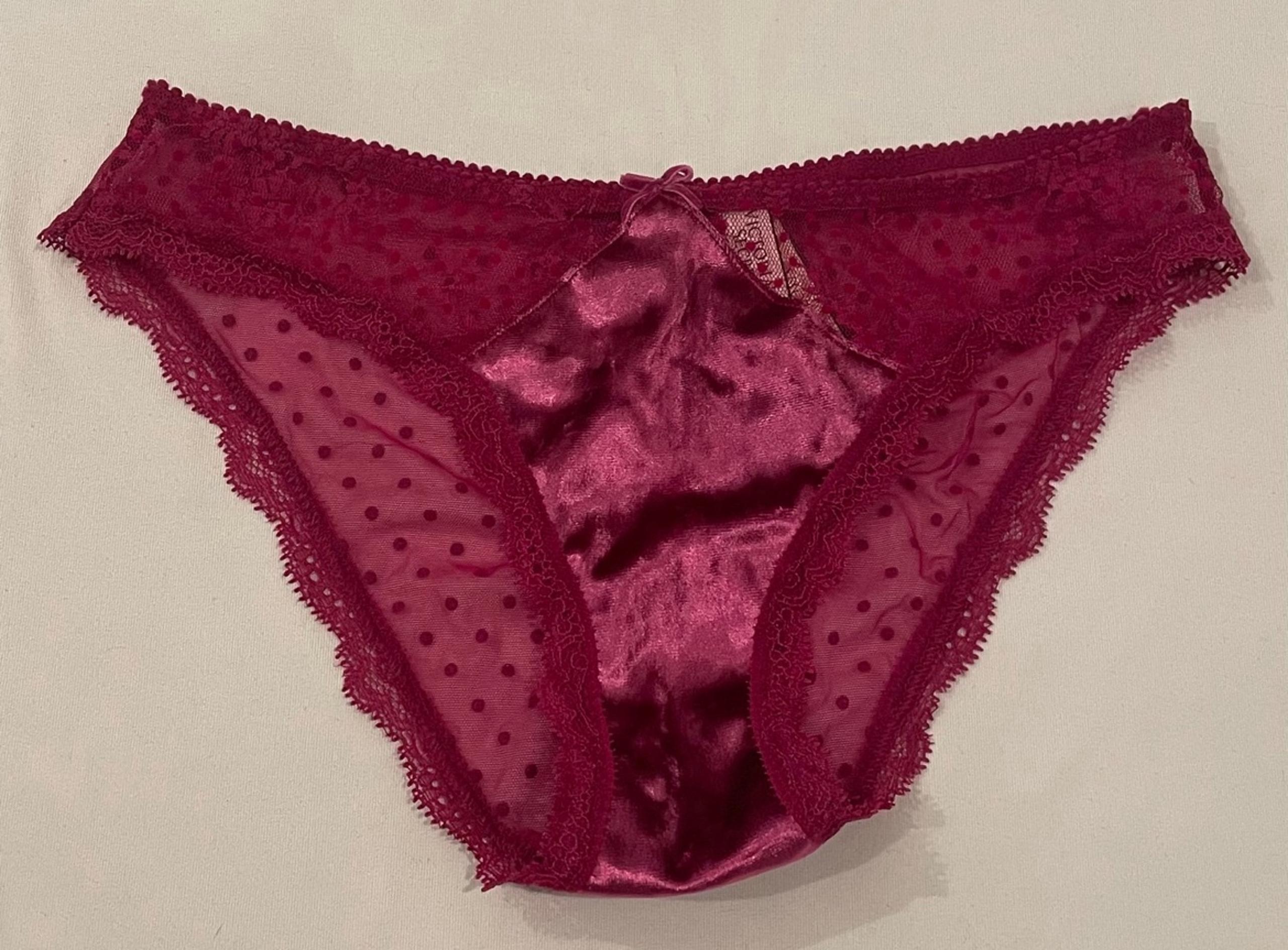 NEW WITH TAGS VICTORIA’S SECRET SIZE S MAGENTA VELVET AND POLKADOT FABRIC PANTY