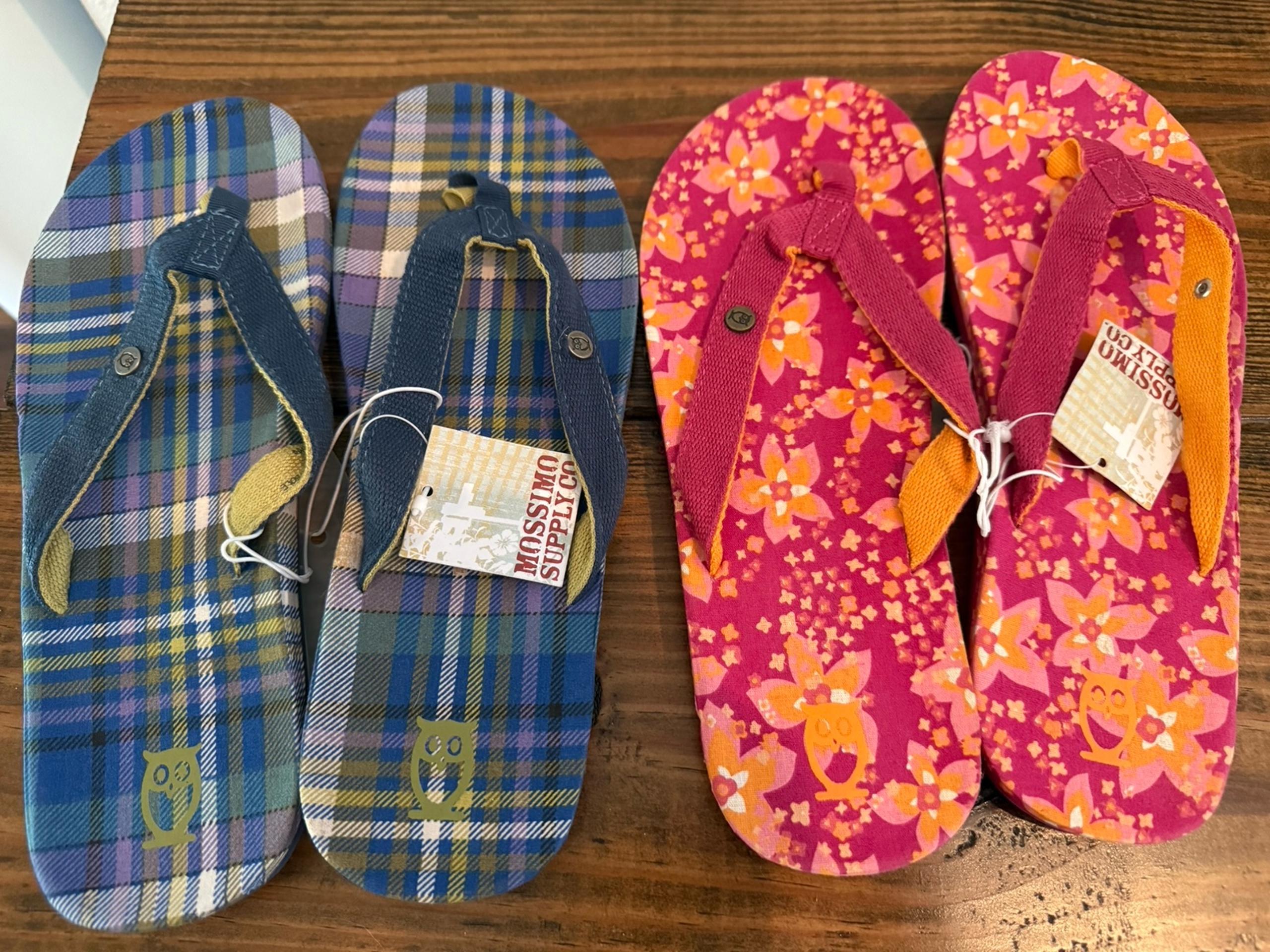 Mossimo Supply Co red floral & blue plaid flip flops shoe soles size 10 women’s