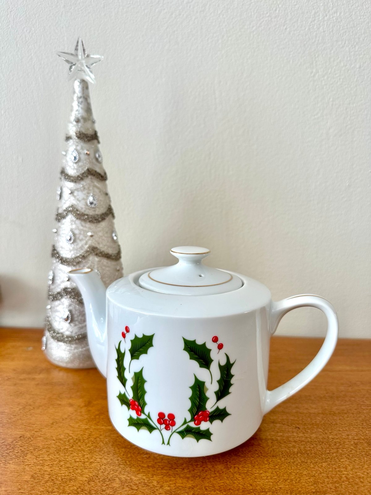 Vintage Ceramic Christmas Teapot: Holly and Ivy, Gold Rim - Made in Japan