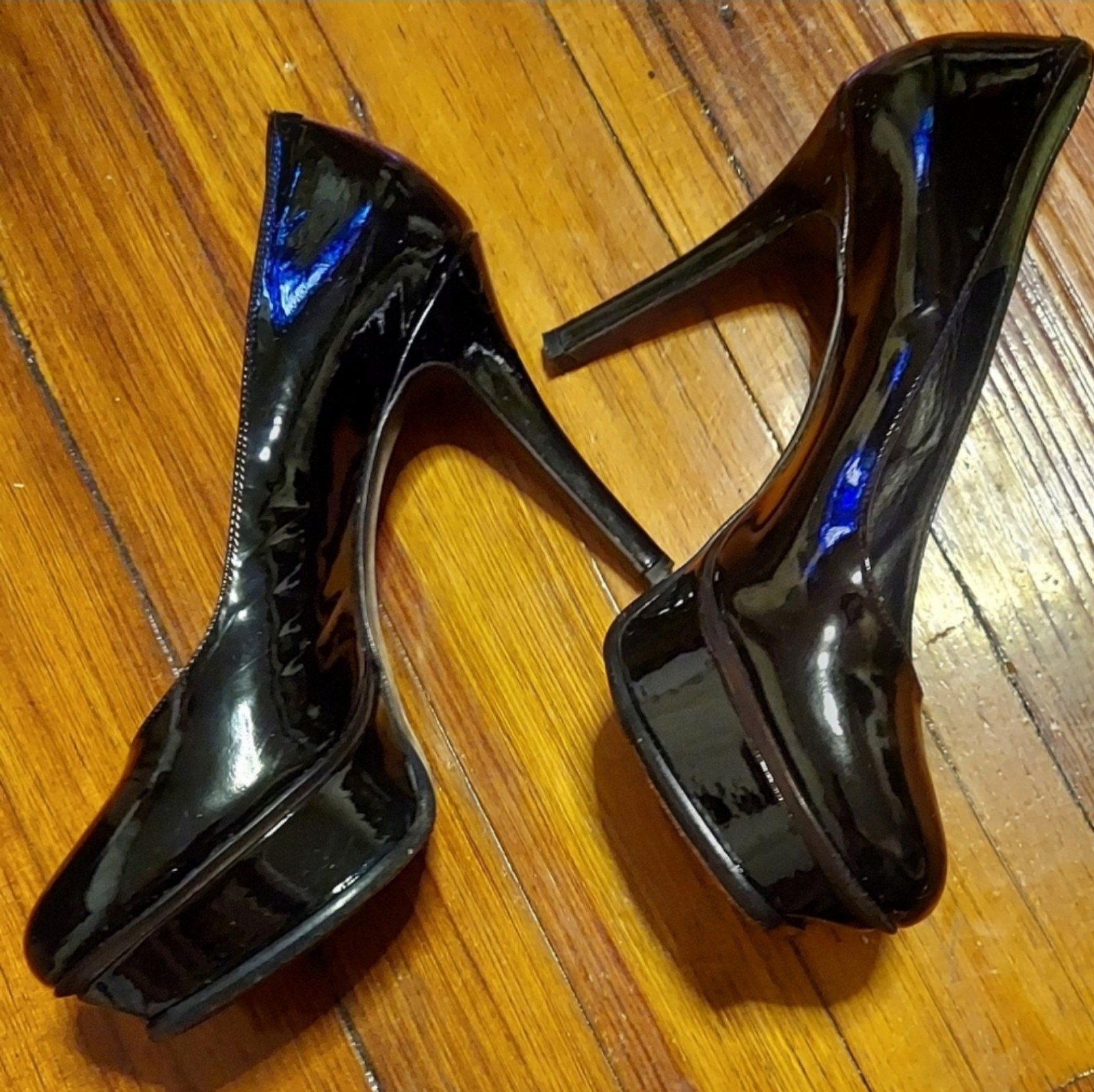 Vera Wang Lavender Label Vero Cuoio Black Patent Leather Stilettos Size 7M