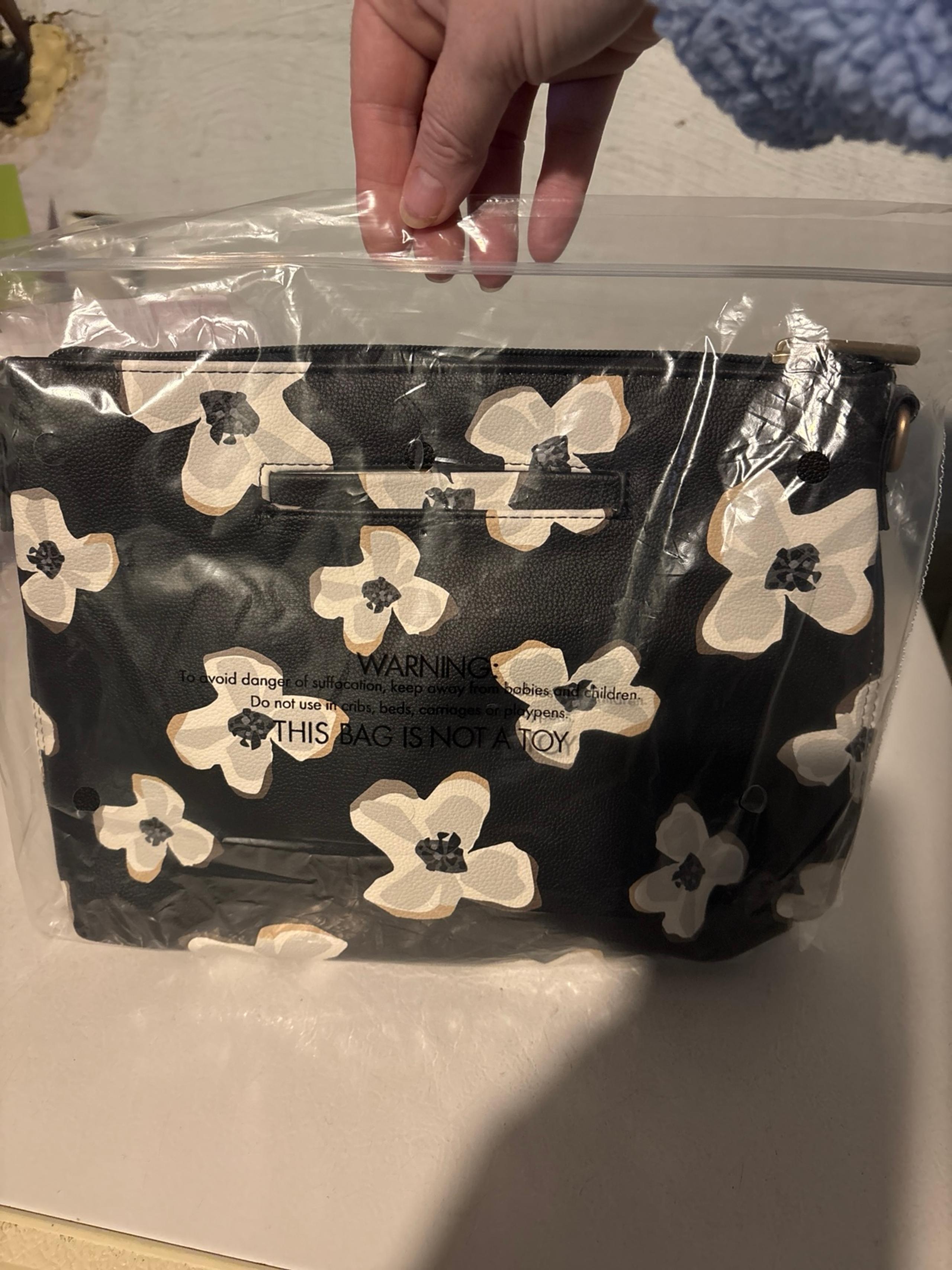 Thirty One Relaxed Crossbody-Scattered Flowers, Smooth Pebble NWT