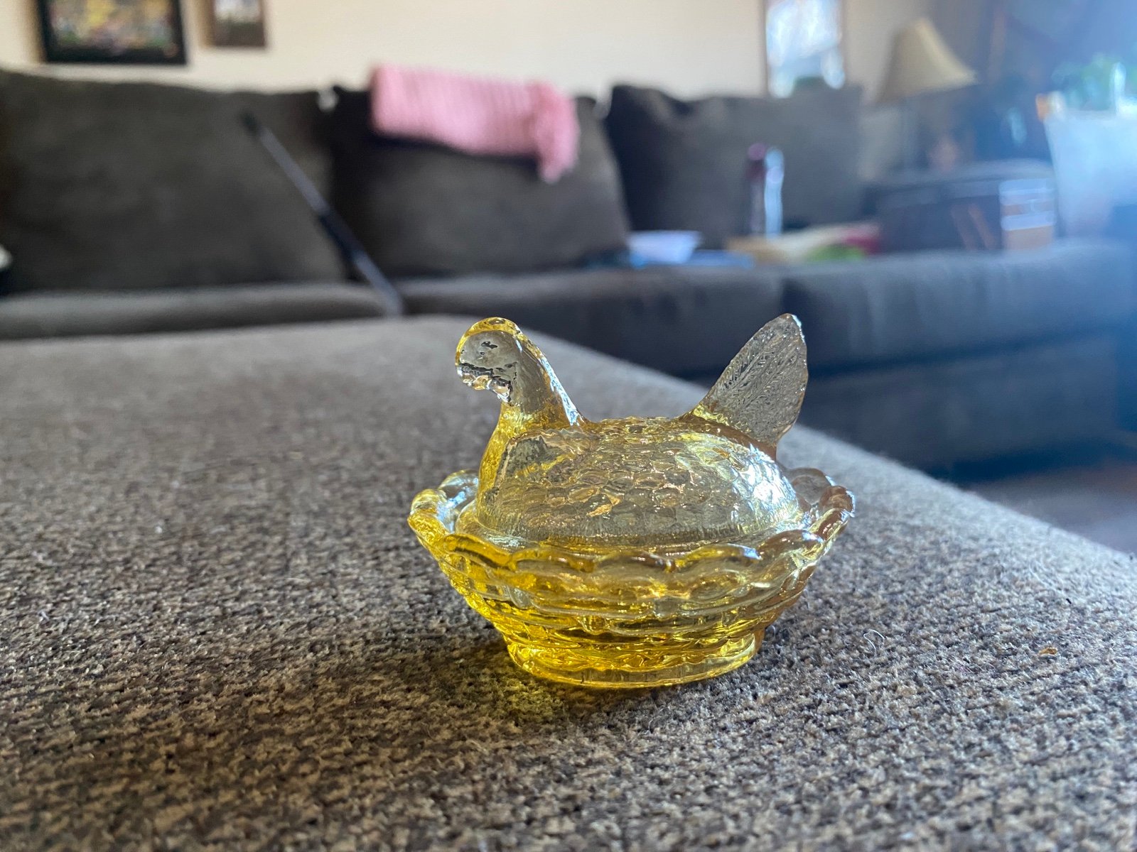 Glass hen very small vintage