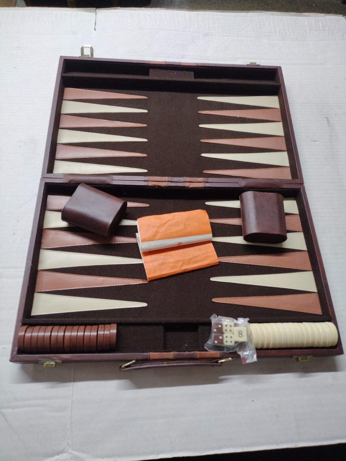 IVintage Backgammon Set Bakelite Game Pieces In Leather Like Suit Case