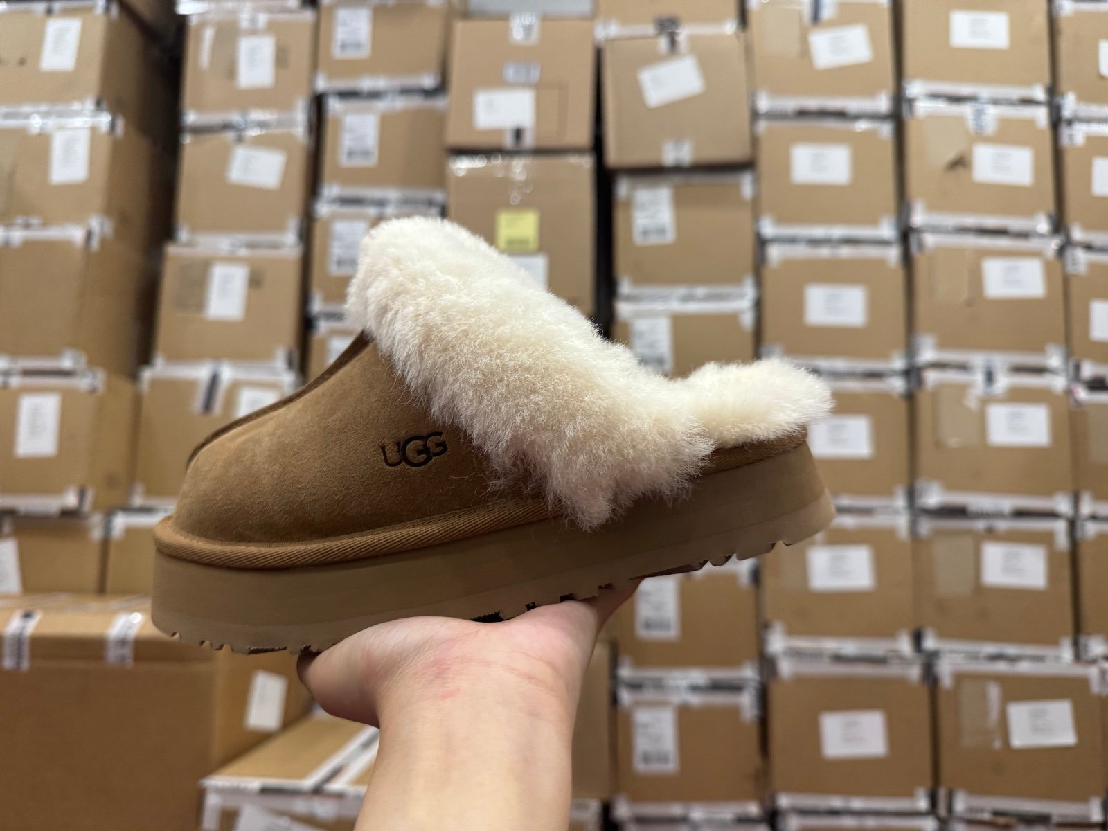 1122550- Che Ugg Women Disquette Chestnut Size 9