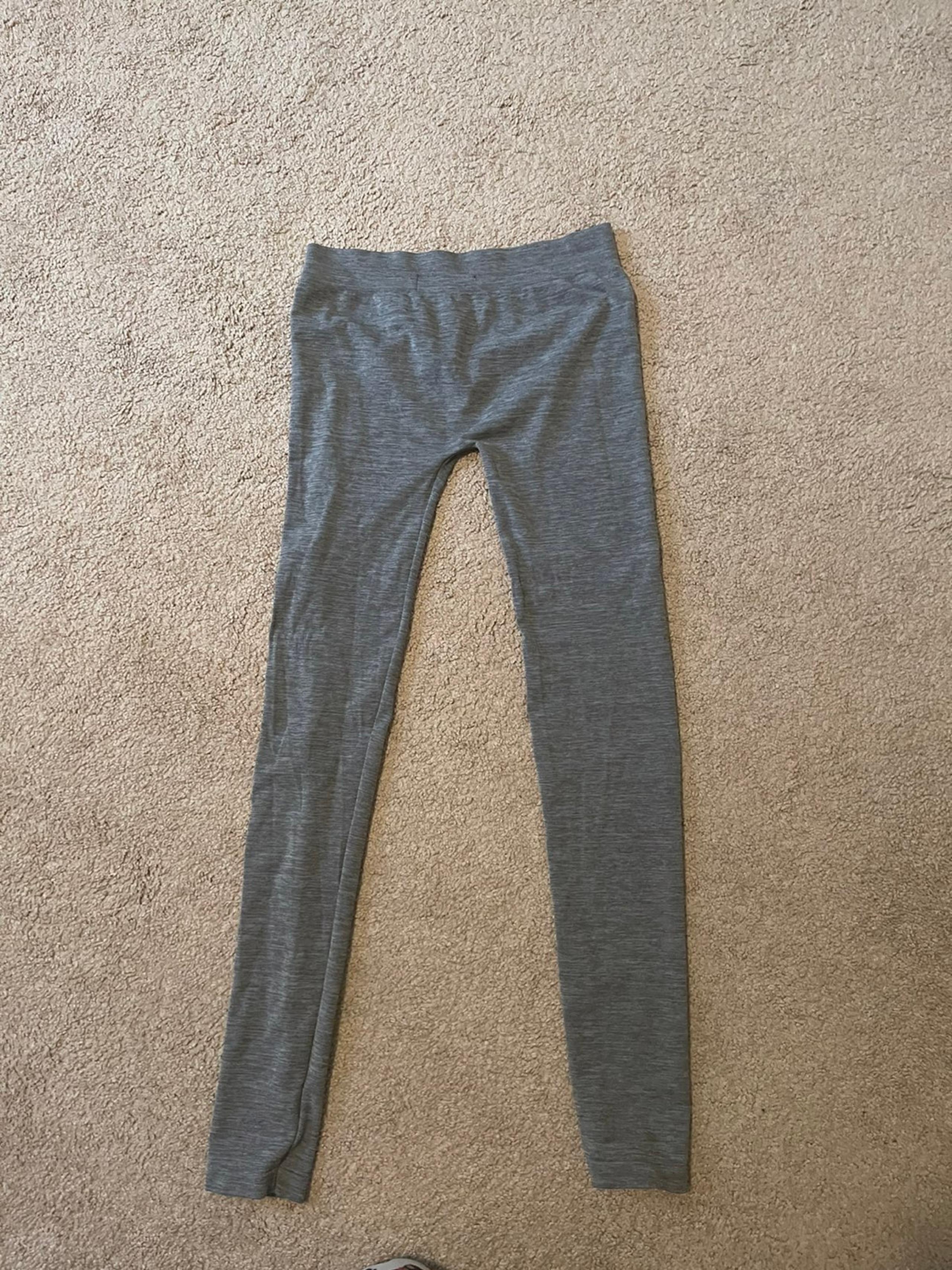 Gray leggings guess small