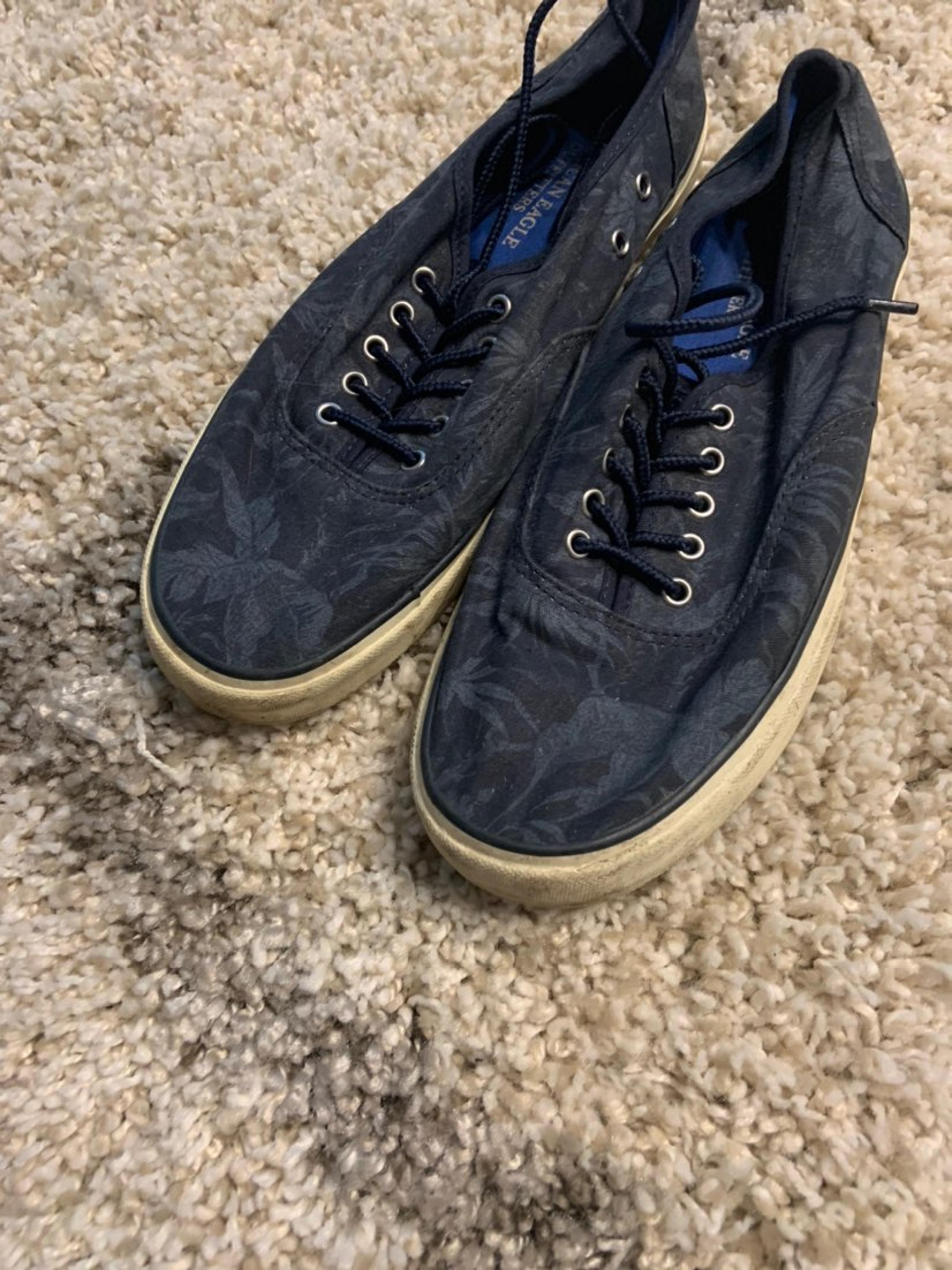 Shoes size 8