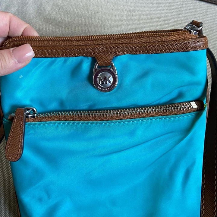 CrossbodySample Product