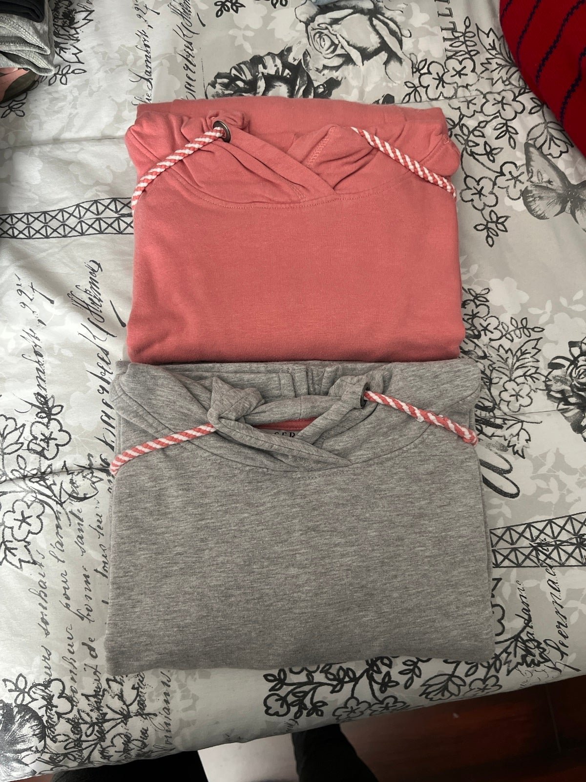 Serra sweater dresses with hoodies and pockets