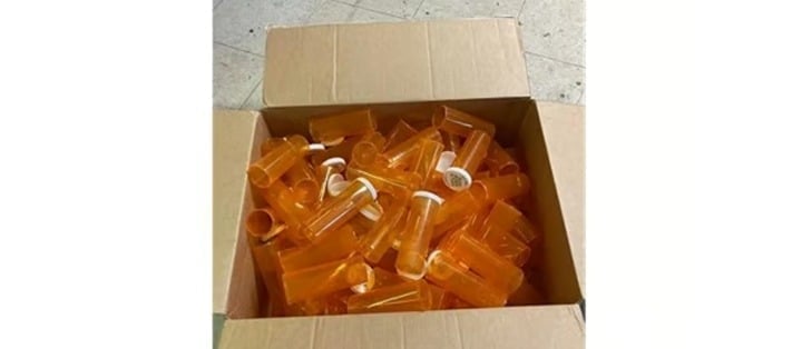Juvale 50 Pack Empty Pill Bottles with Caps for Prescription 8-Dram BOX LOT