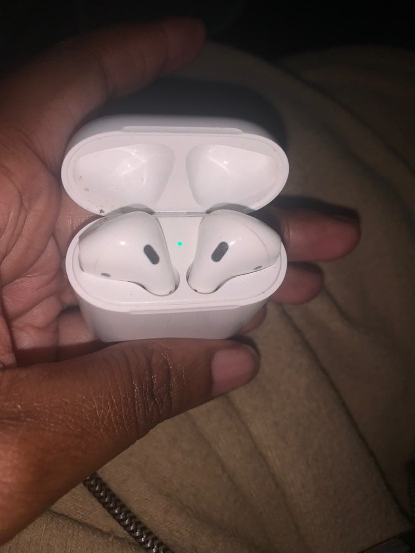 AirPods with Charging Case (1st Generati