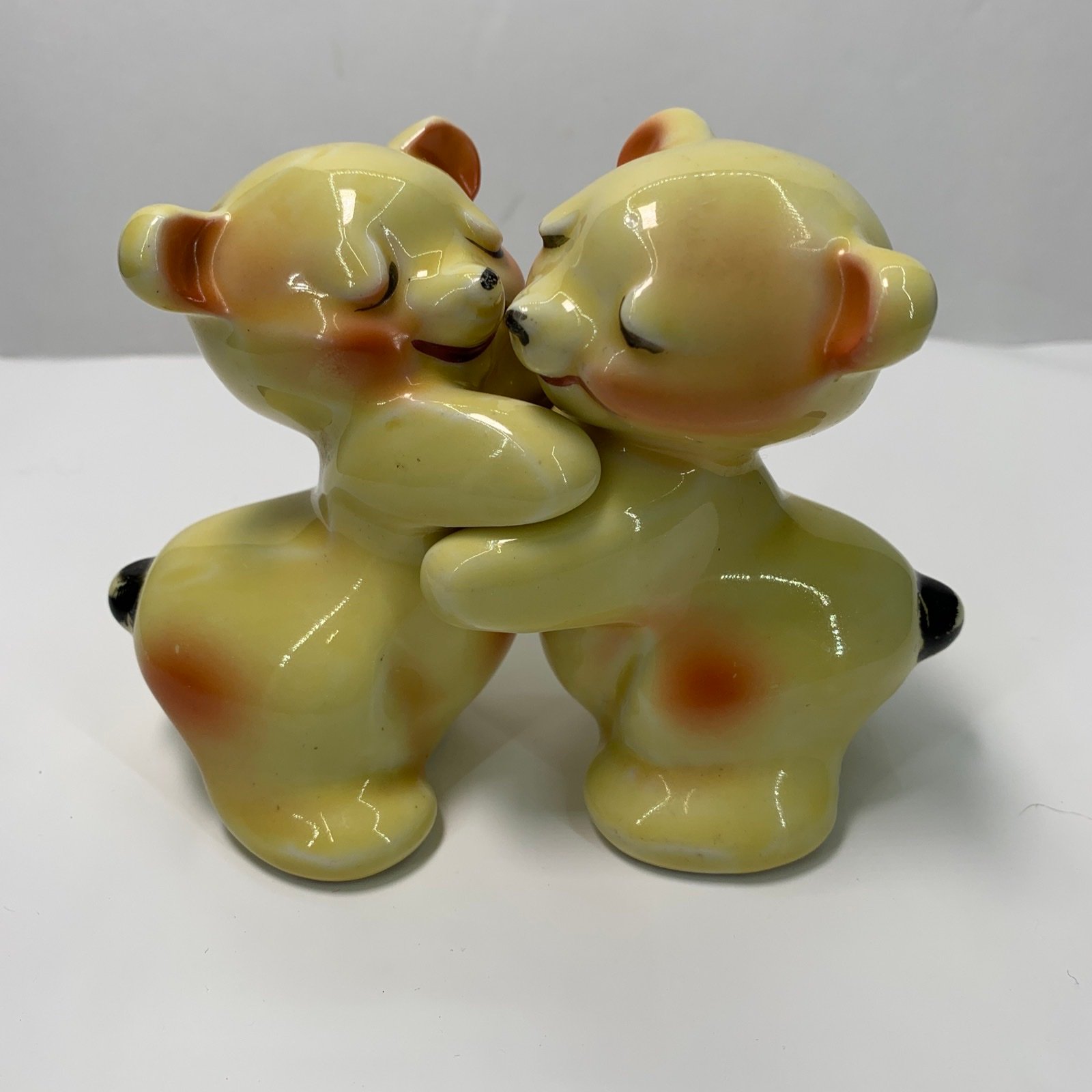 Van Tellingen Huggers Salt And Pepper Shakers Hugging Bears Vintage Van Tellingen Huggers Salt And Pepper Shakers Hugging Bears Vintage