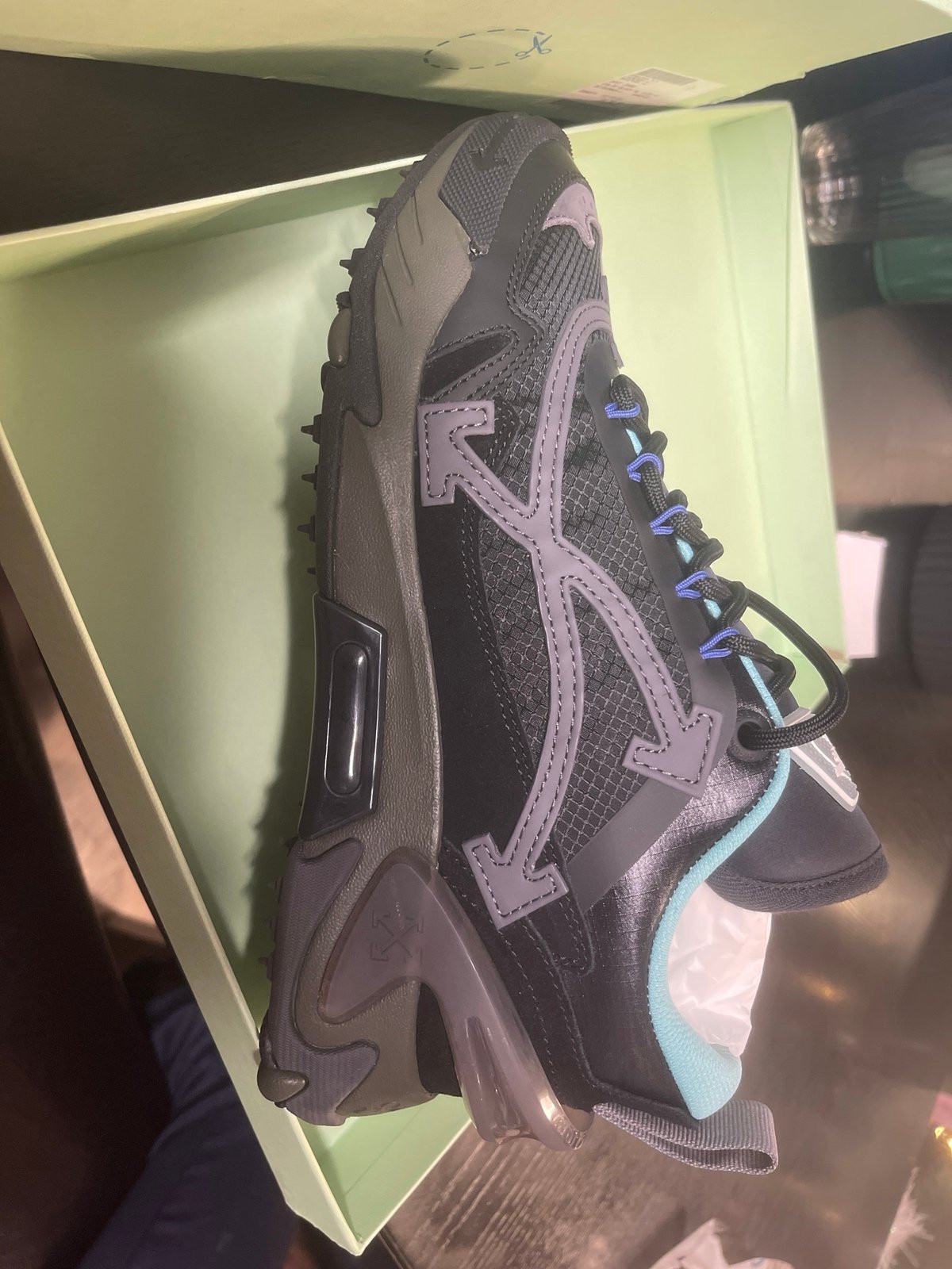 Off-white c/o Virgil Abloh