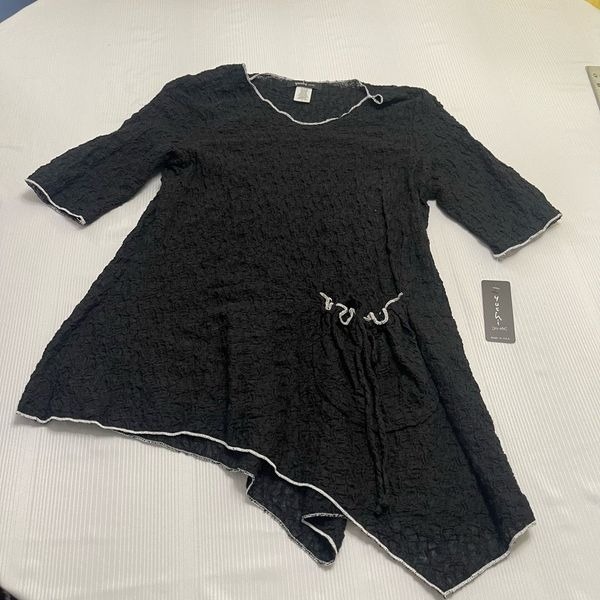 NWT Yushi Black Lagenlook Art To Wear Asymmetrical Tunic Crinkle Top Size Small