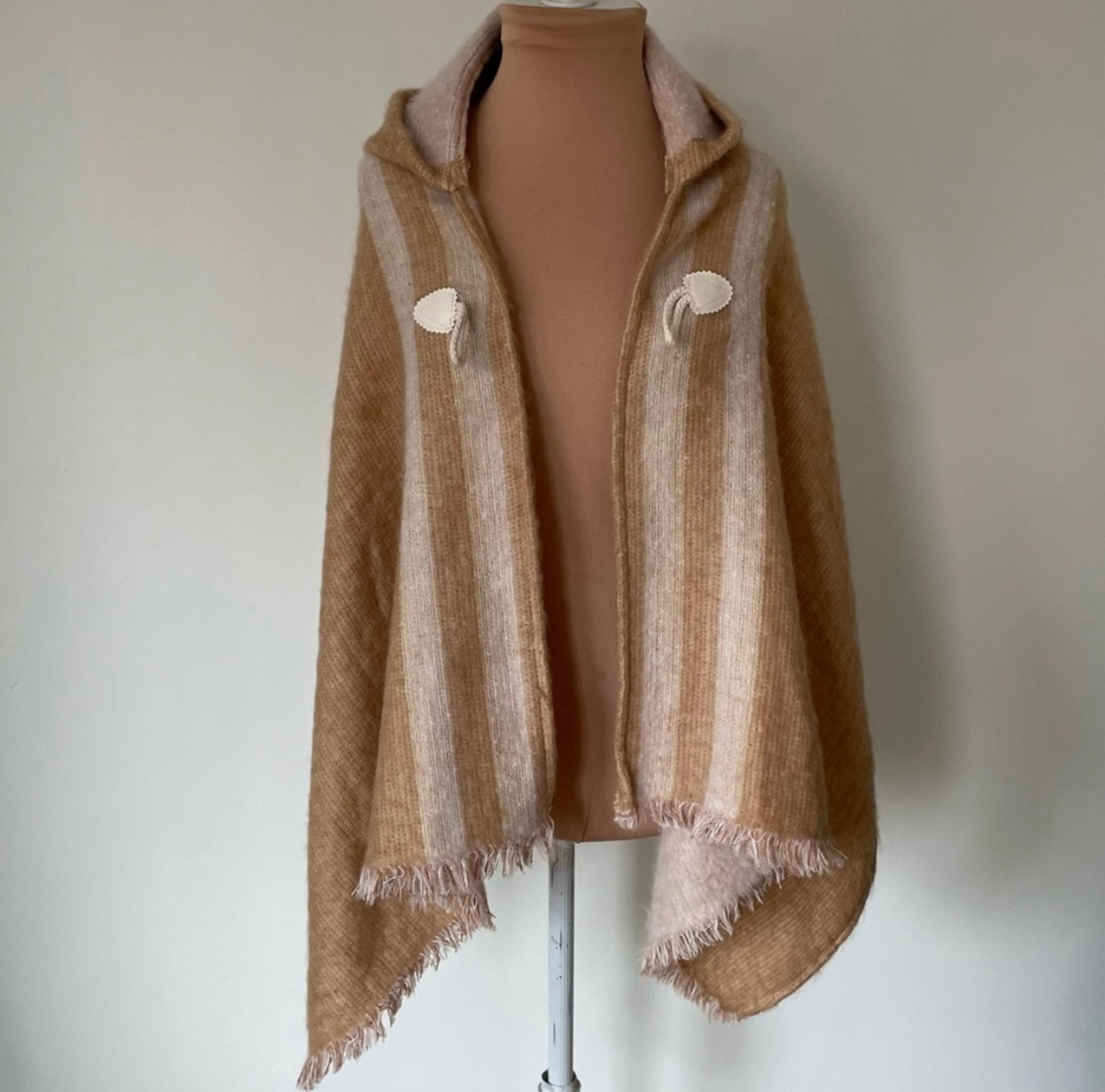 Tahari Faux Alpaca Soft Hooded Tan Cream Fringe Trim Poncho Sweater Cape NWT OS