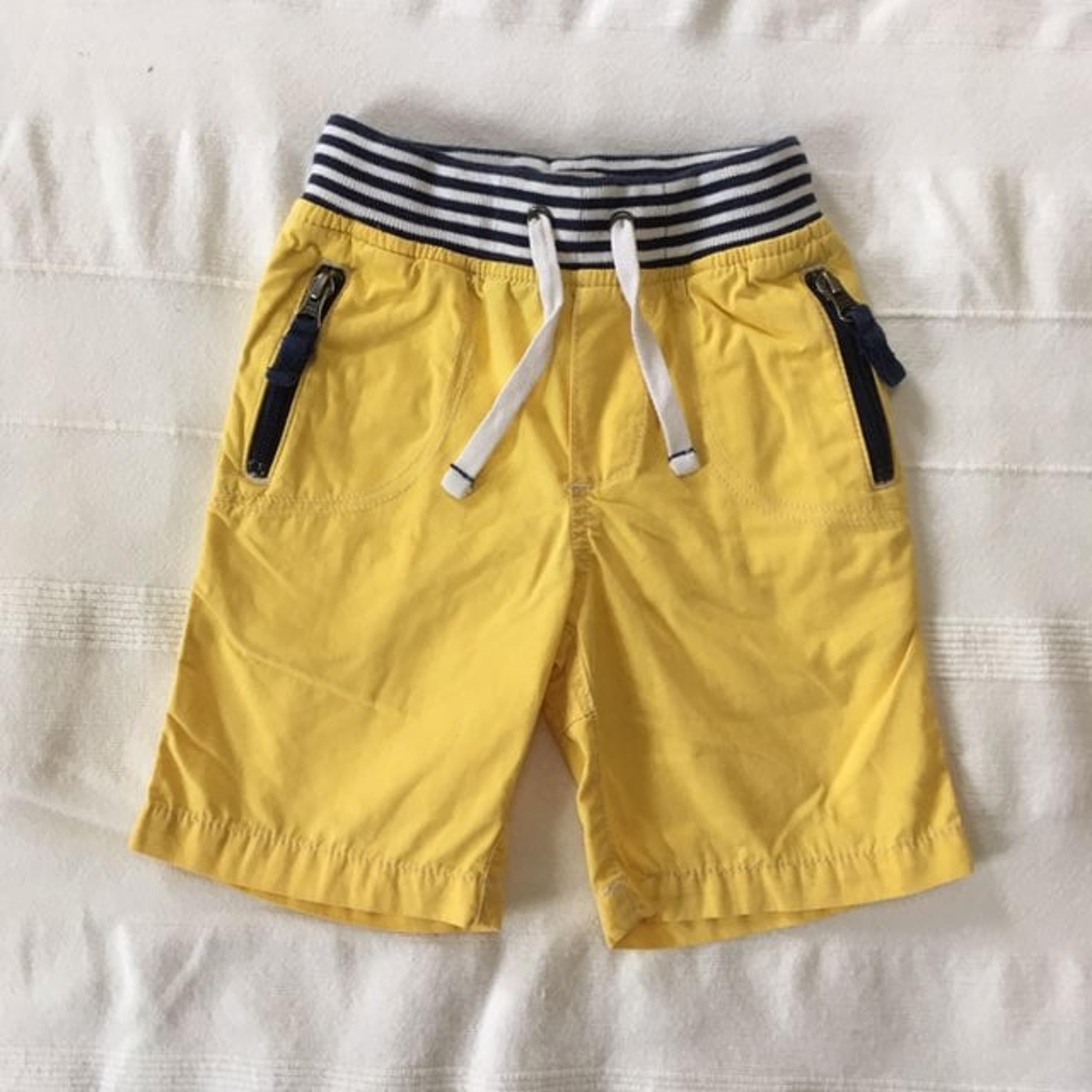 Mini Boden adventure shorts