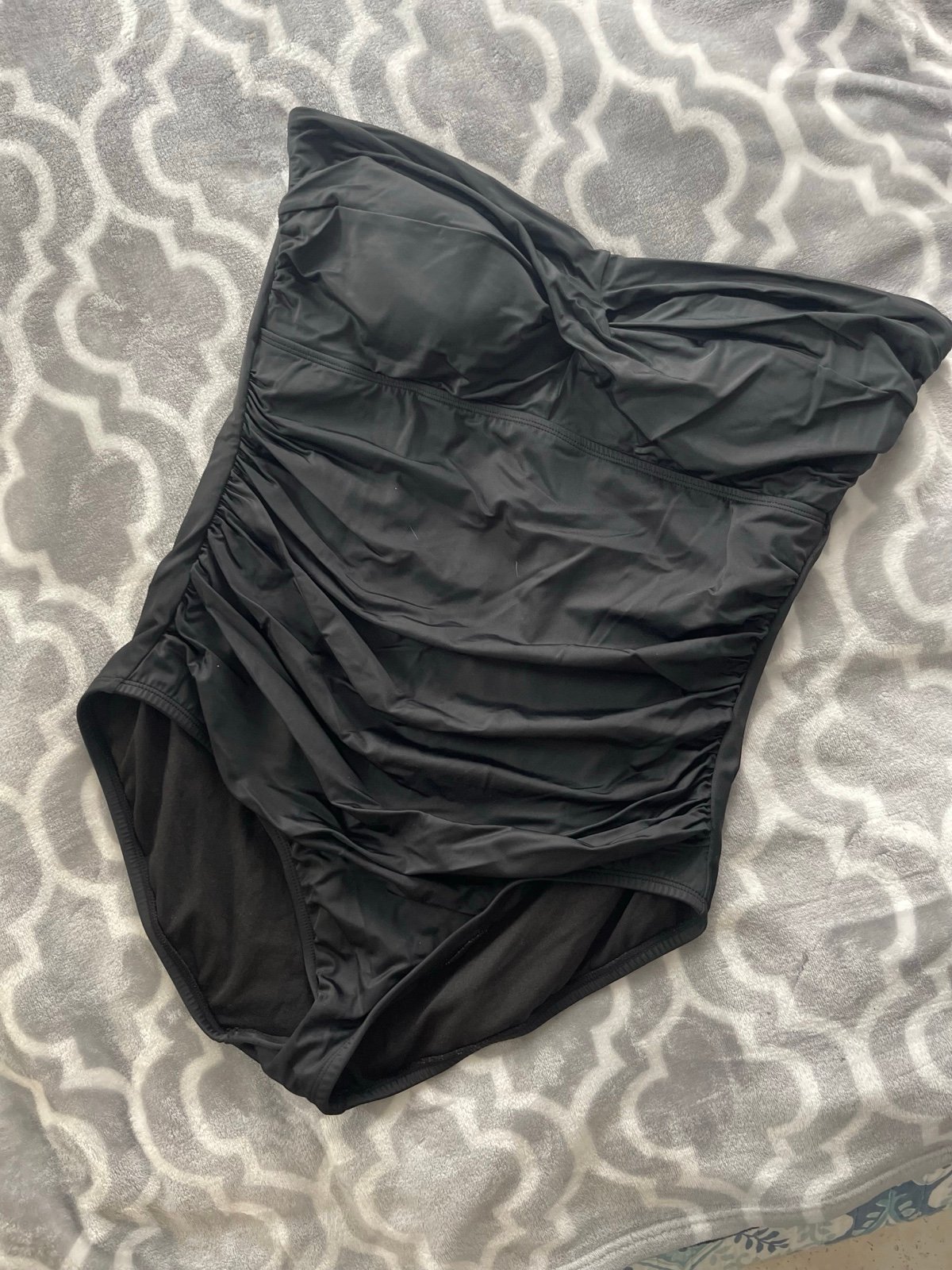 Black strapless Twist front one piece bathing suit. Size xl #2226