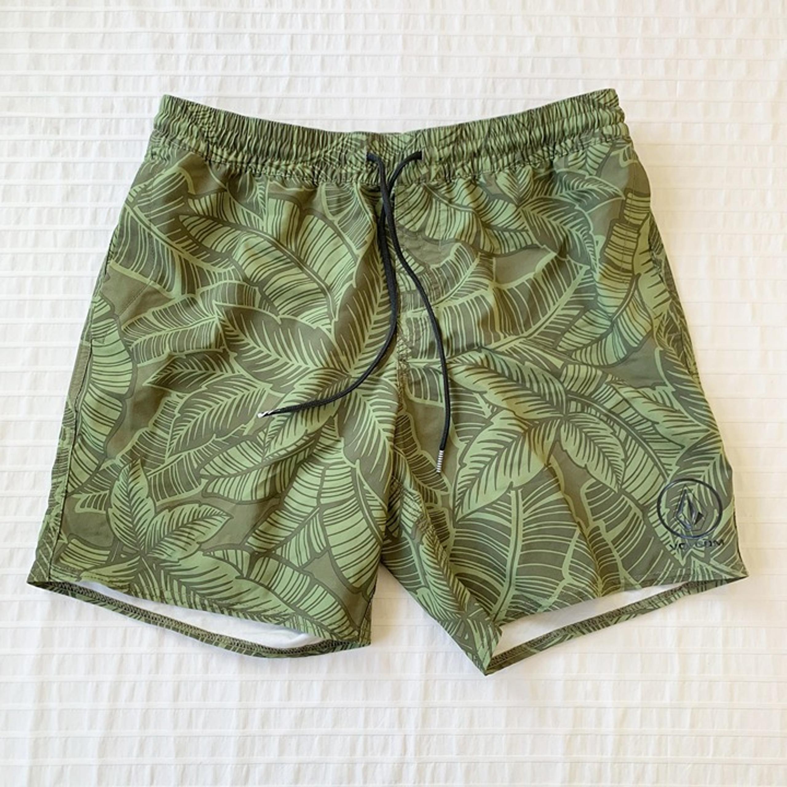 Volcom Swim Trunks • Men’s Medium