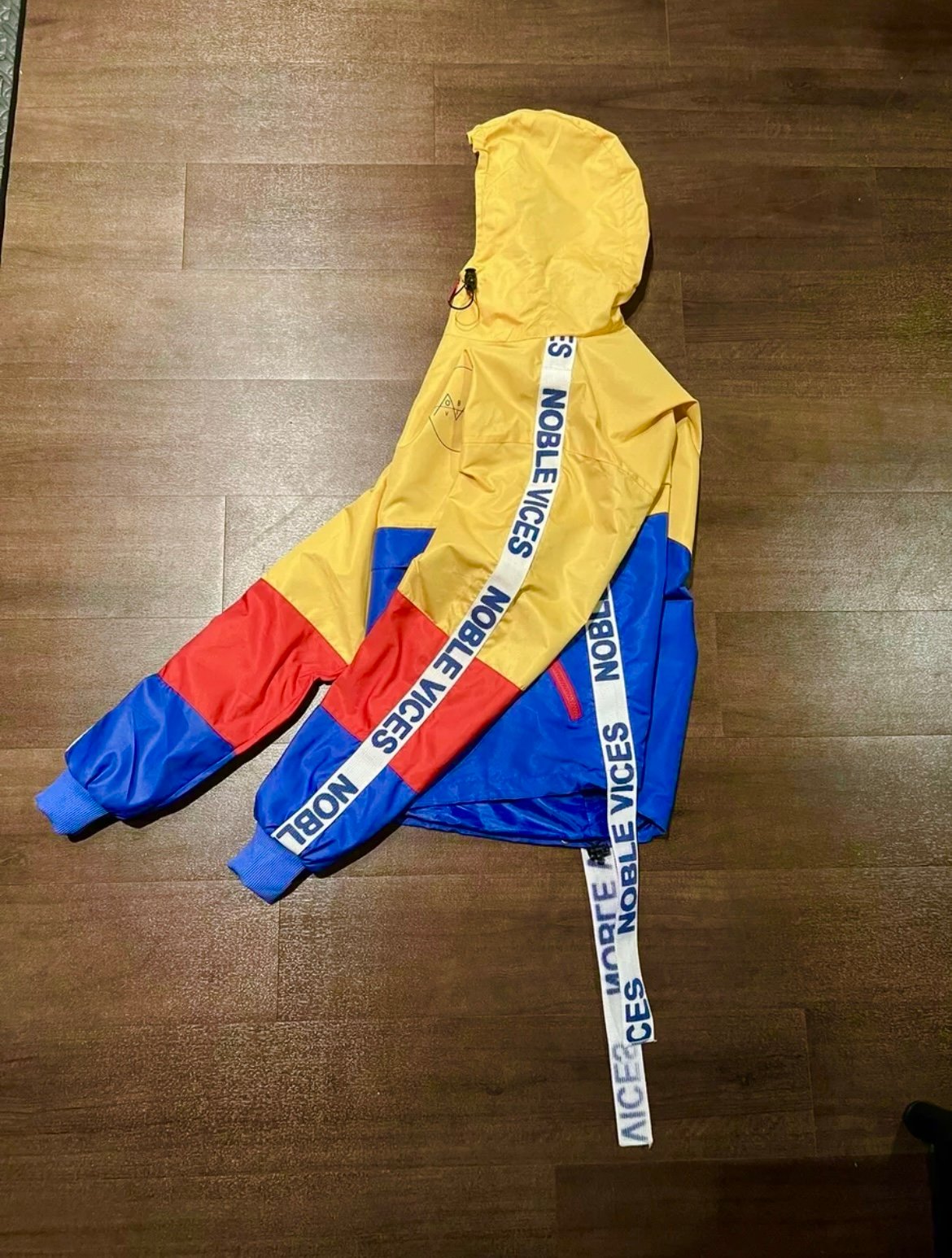 NOBLE VICES LOGO STRAP WINDBREAKERS COLLECTION - YELLOW/BLUE & RED COLORBLOCK
