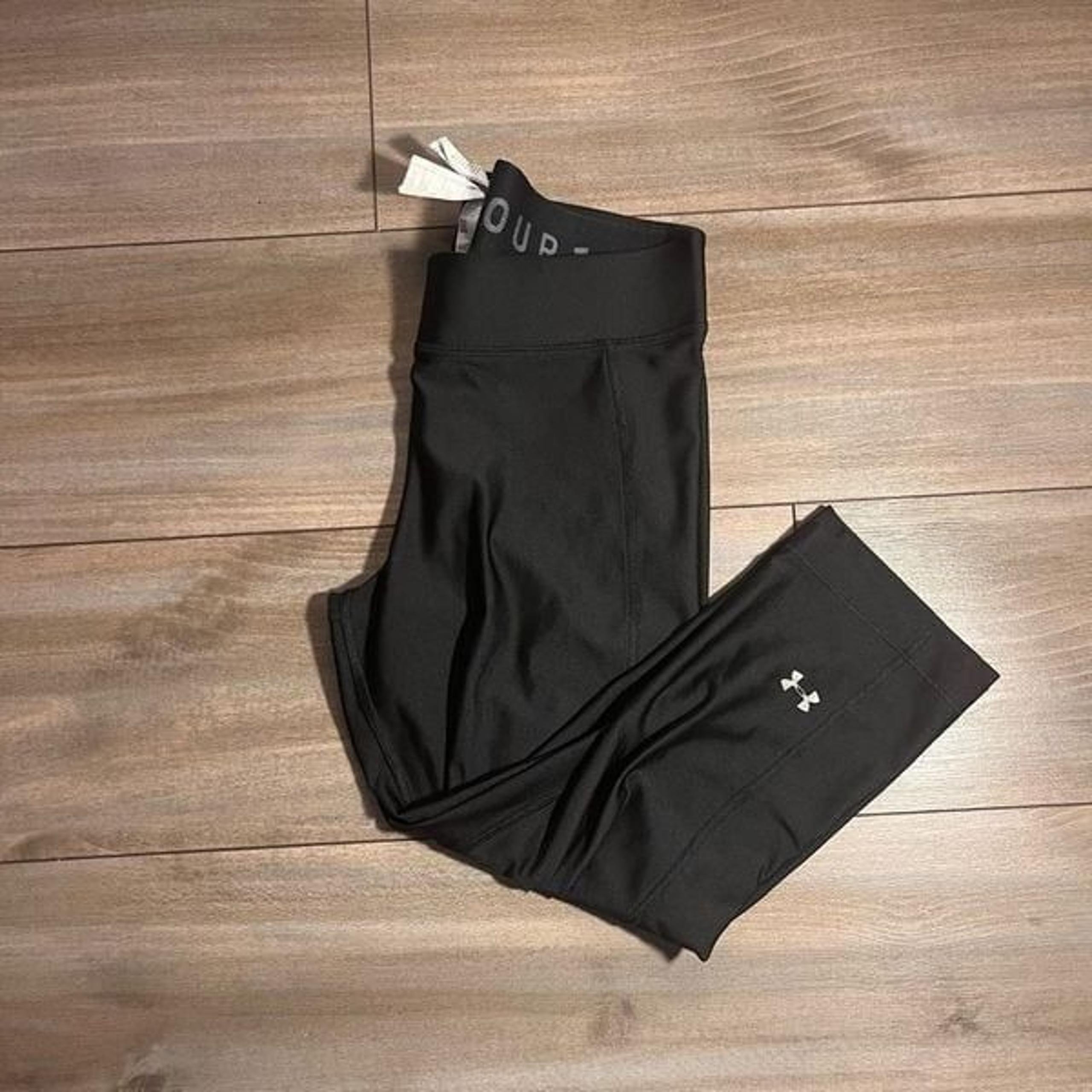 Under Armour Black Athletic Cropped Leggings Women Large Bin H-15