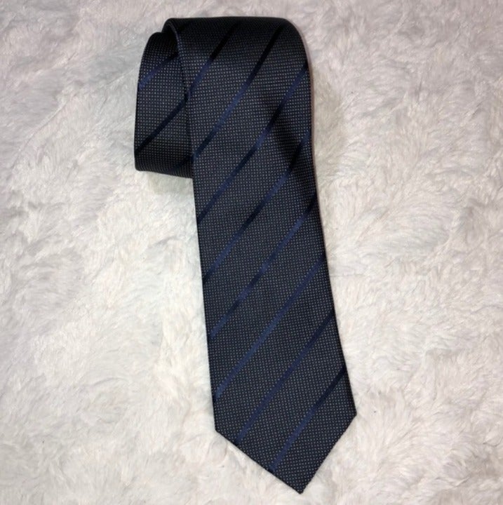 Saks Fifth Ave RED Skinny Silk Neck Tie.