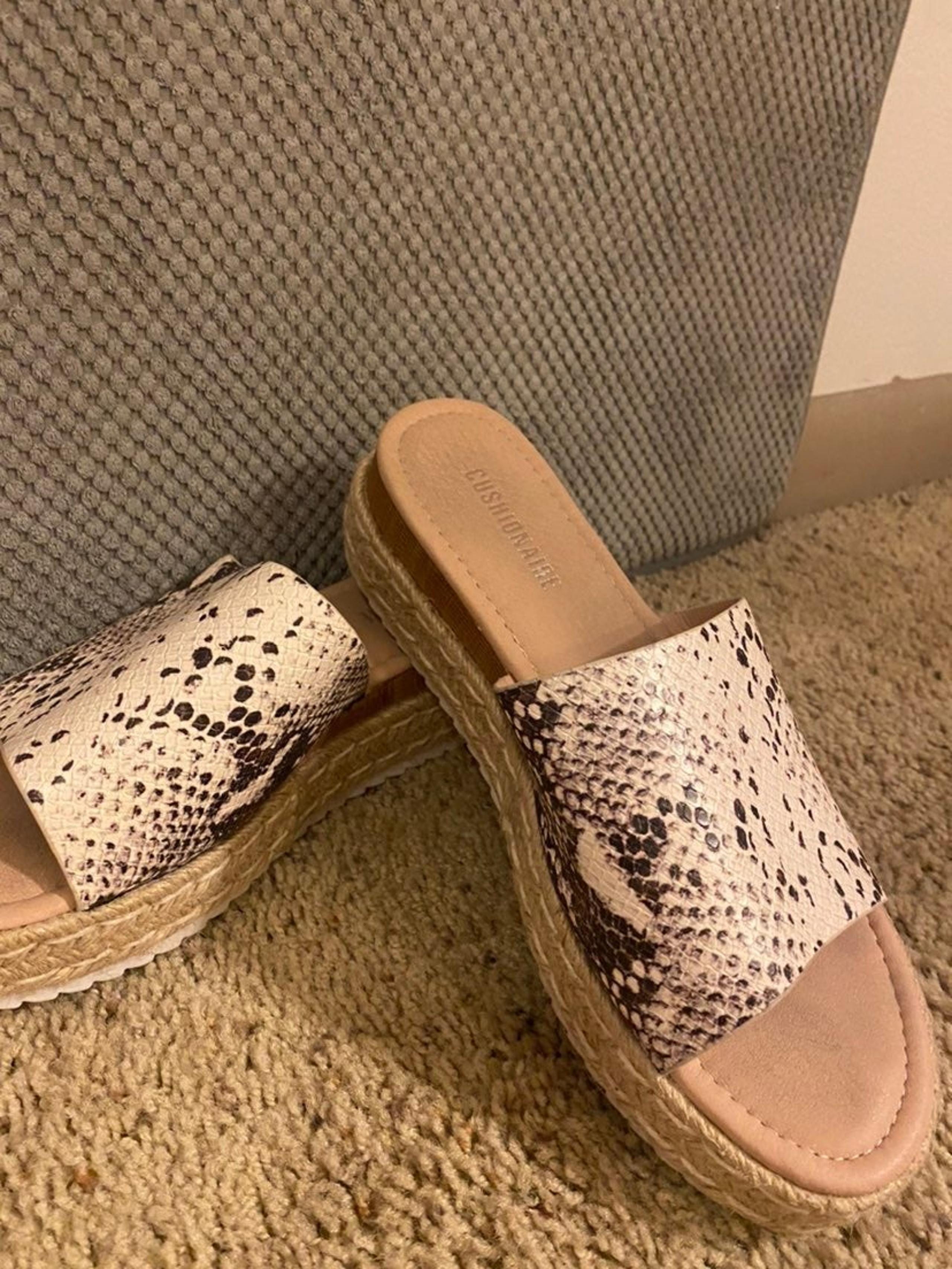 Target platform sandals