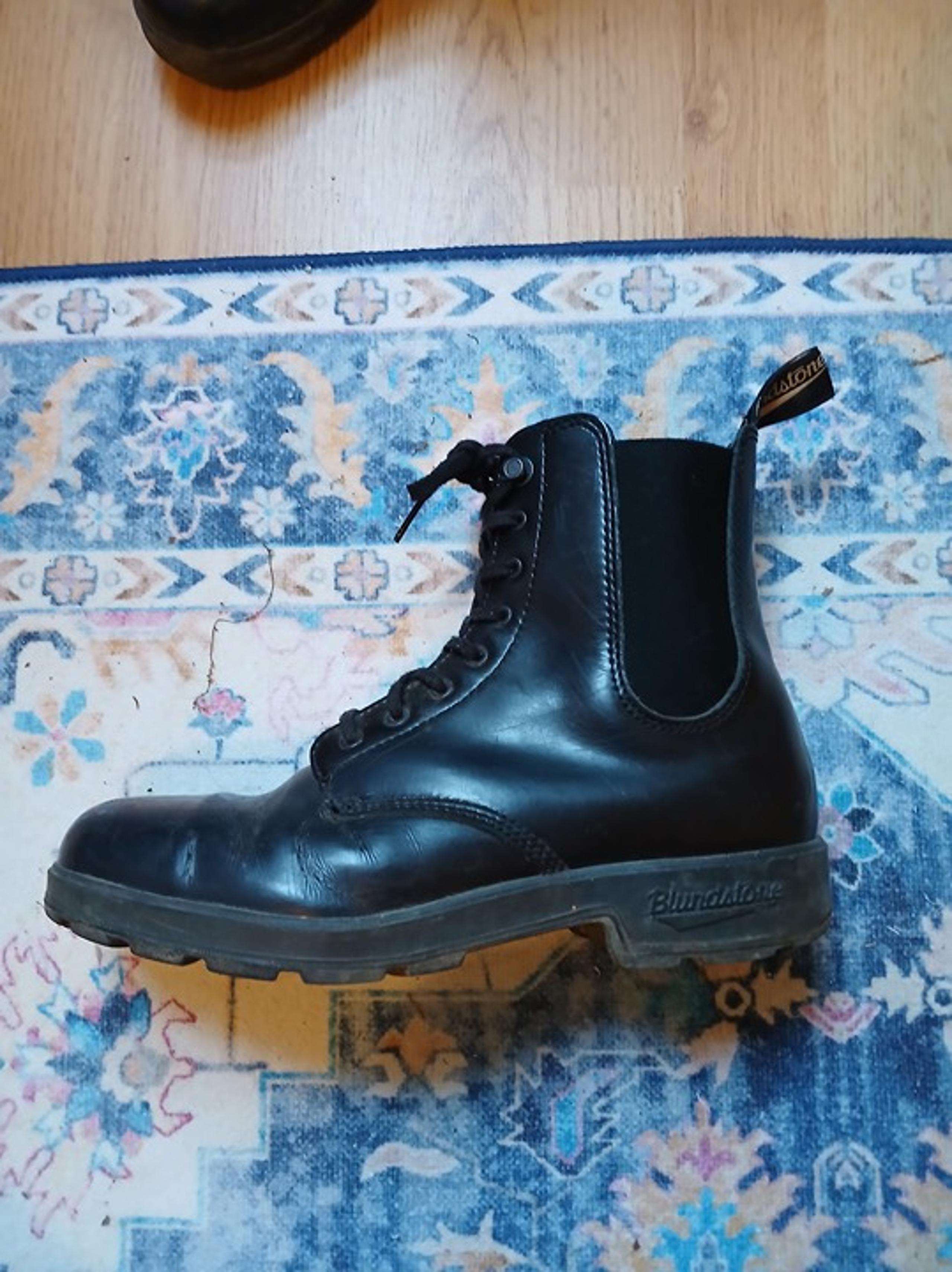 Blundstone boots - women size 9 - leather boots