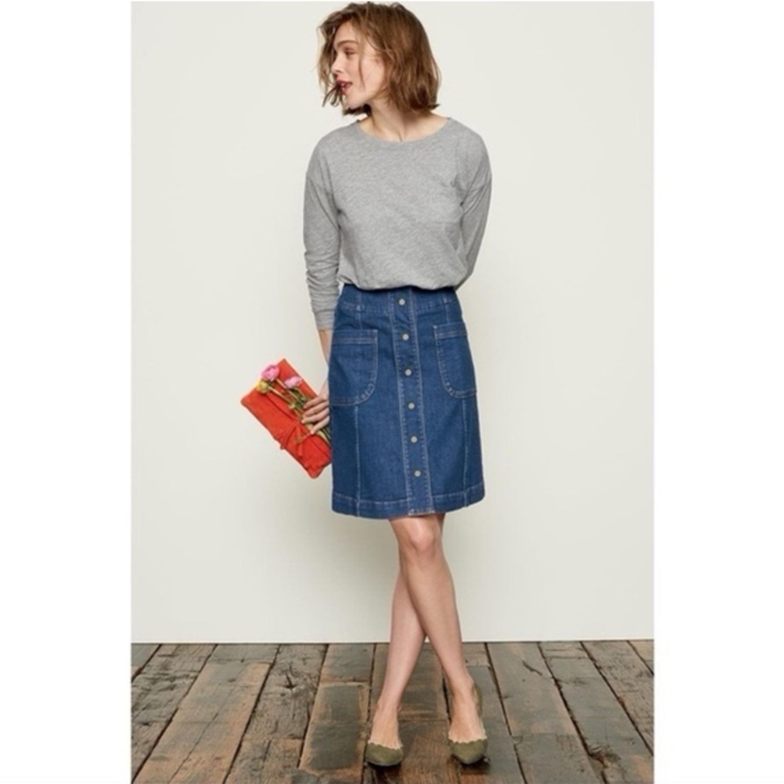 Boden A-line denim skirt with patch pockets. Size: 6