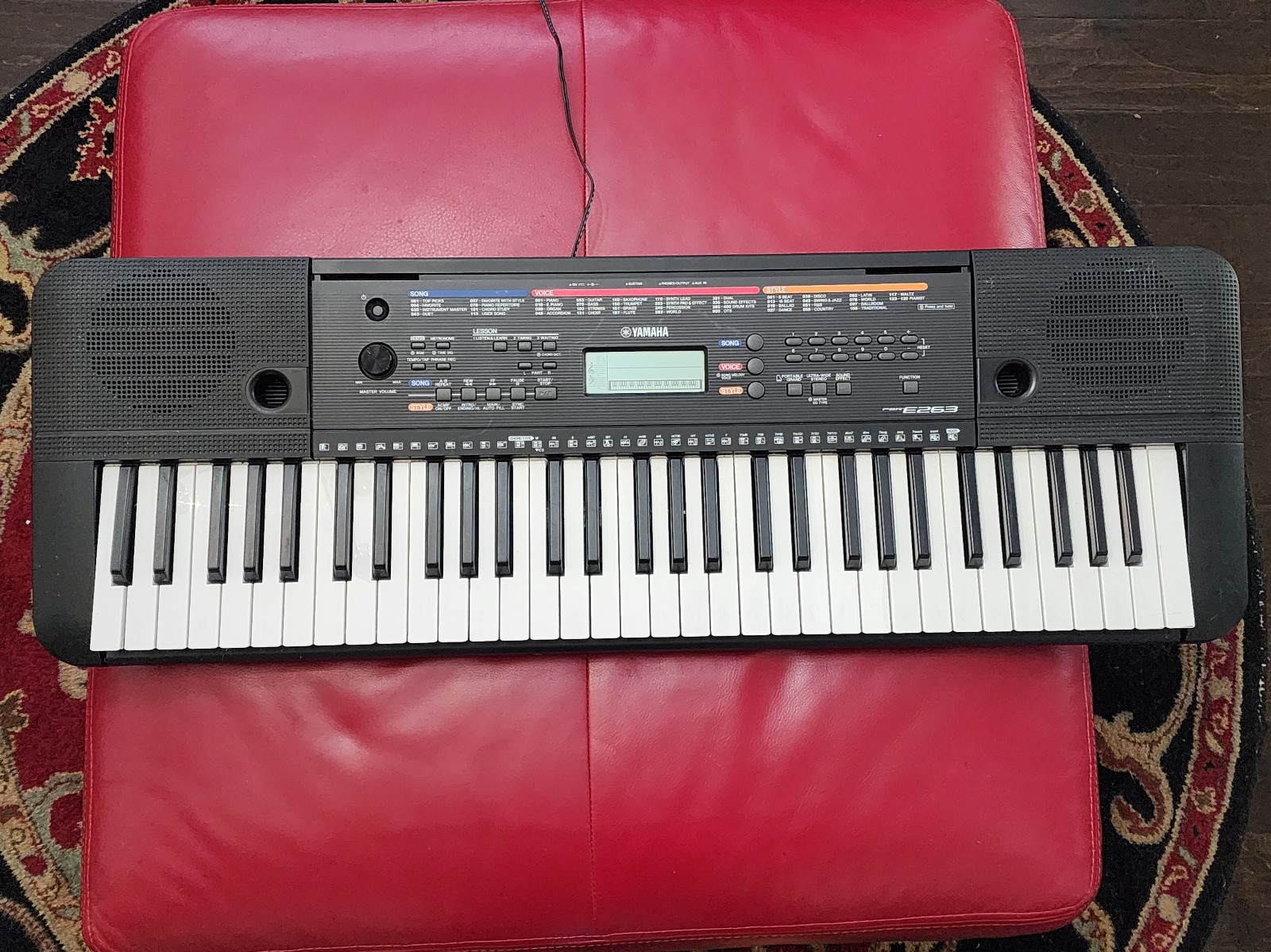 Yamaha PSR E263 portable 61 key keyboard & power adapter #10007
