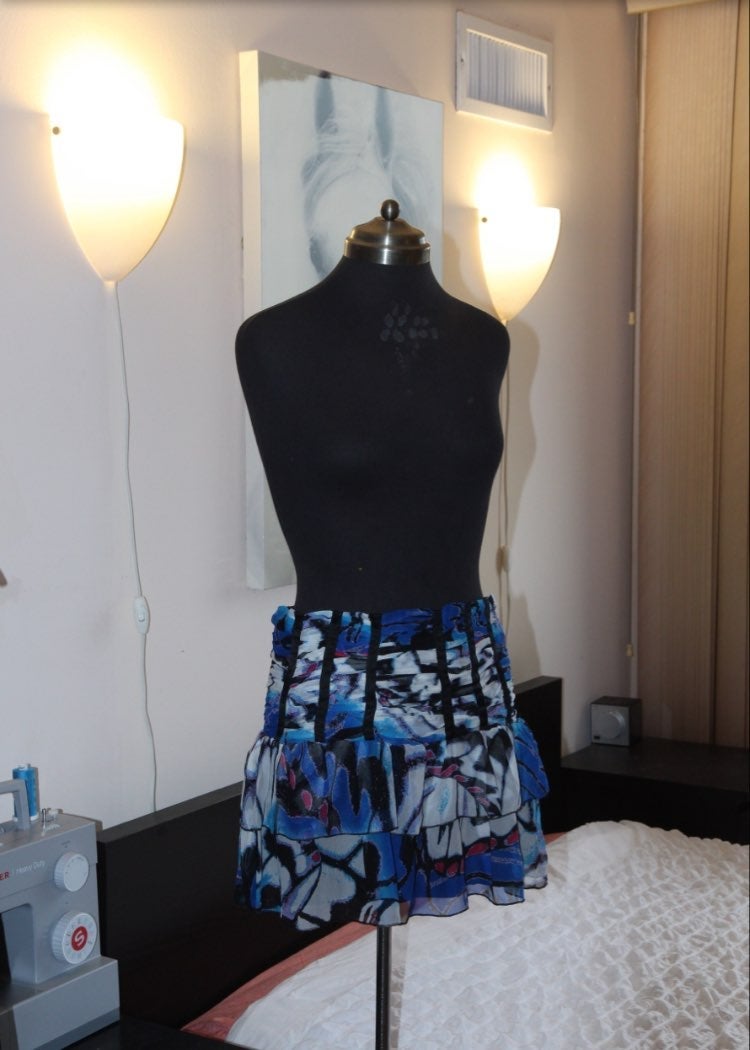 Bebe 100% silk skirt size 2