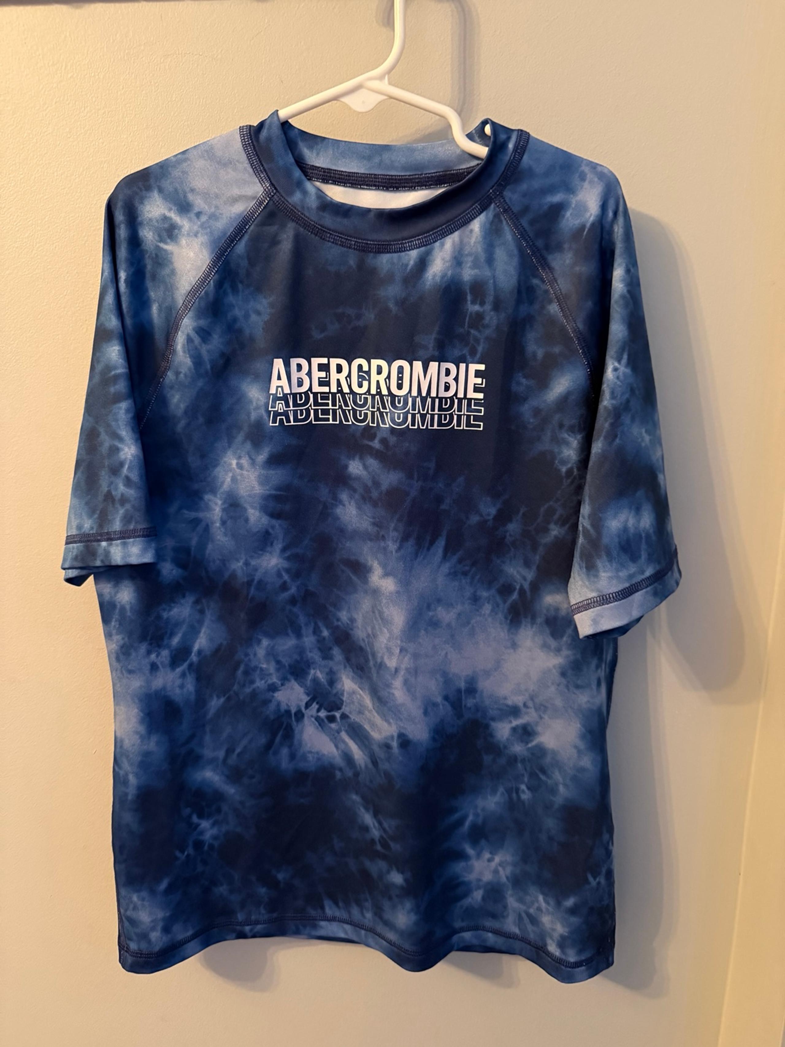 Abercrombiekids Boys rash guard size 9/10 in like new condition.
